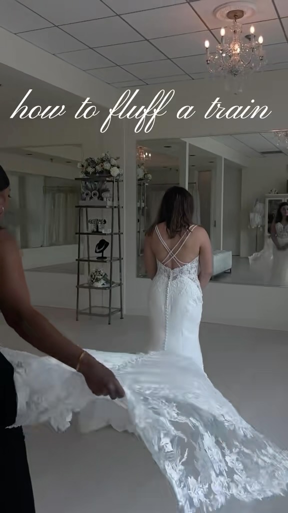 Fluffing the train on a wedding dress can be easy!
#denverbridal #denverbridalshop #platinumbridalco #coloradobridetobe #weddingdressadvice