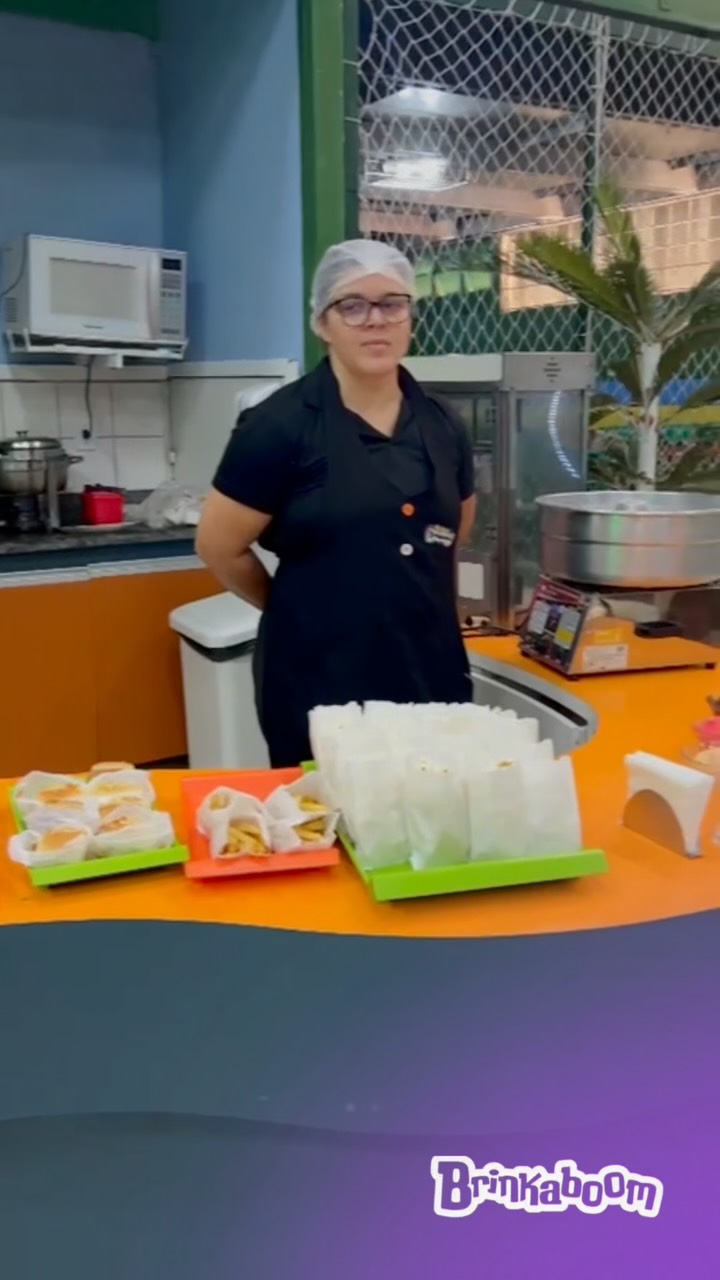 ✨ Aqui no Brinkaboom, diversão e sabor andam juntos!
Um dos nossos grandes diferenciais é a lanchonete infantil, pensada especialmente para as crianças. Assim, entre uma brincadeira e outra, elas fazem uma pausa para recarregar as energias e continuam aproveitando cada momento da festa.
Enquanto os pequenos se divertem, os pais ficam tranquilos sabendo que tudo foi planejado para proporcionar conforto, praticidade e muita alegria.
🎉 Venha fazer sua festa no Brinkaboom e descubra por que aqui a diversão é completa do começo ao fim!
📲 Entre em contato e garanta a data da sua comemoração.
#brinkaboom #buffetinfantil #goiania #festa