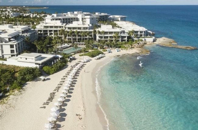 Paradise has an address, and itâs Four Seasons Anguilla. đď¸â¨
Picture this: nearly a mile of private beach, an adults-only infinity pool that melts into a sunset sky, and villas big enough to bring the whole crew. Add in kayaking, snorkeling, tennis, and bingo nights under the stars â and youâve got the Caribbean escape you didnât know you needed. đ
đś
Anguilla is one of the safest islands in the region, home to 33 white sand beaches, hidden sea caves, and a rich salt-mining history. Whether you fly into St. Maarten for a quick boat ride over, or go direct from Boston, getting there is half the adventure.
New on the blog: everything you need to know before you book. Link in bio đ
Dreaming of Anguilla? DM me and letâs start planning. đ