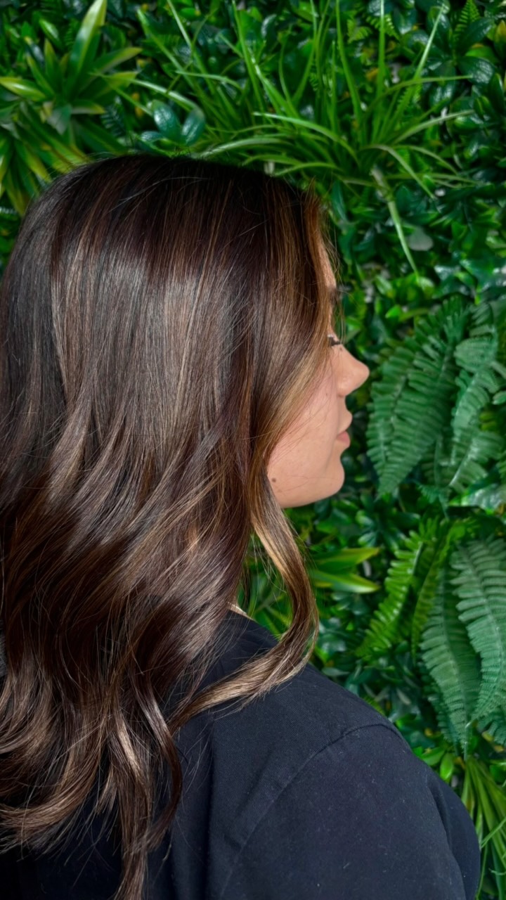 Tremendo cambio 🤯
Horas disponibles para esta semana y ya estamos agendando para agosto!
Si tienes dudas, escríbenos!💕
#balayage #correcciondecolor #ᴍᴏʀᴇɴᴀɪʟᴜᴍɪɴᴀᴅᴀ