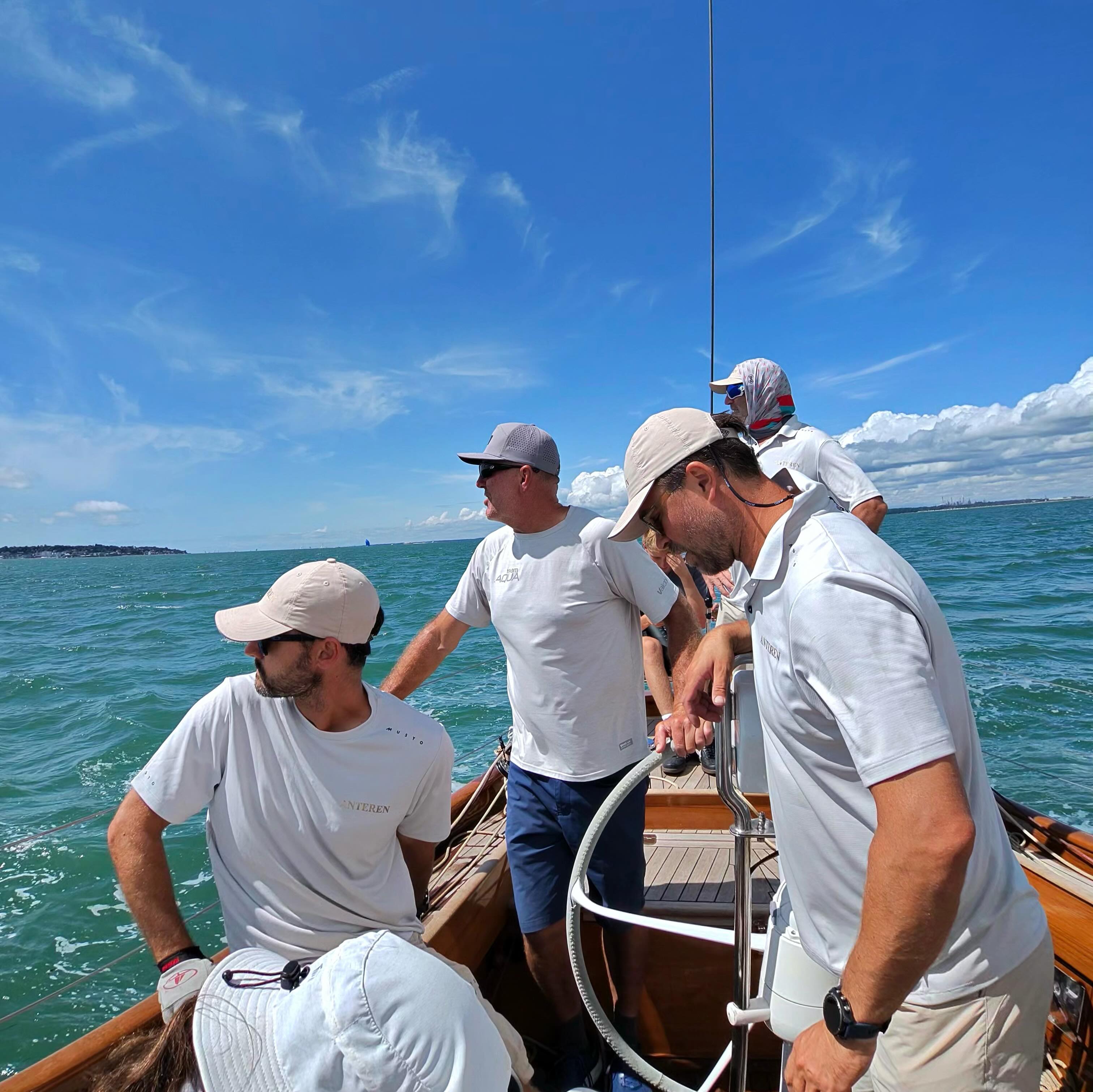 A great day on the Solent making a guest appearance aboard Anteren, a beautifully maintained 48-foot International 10-Metre Cruiser-Racer built in 1963 and owned by Chris Bake.
Great to have Annabel and Connor along for the sail too.
Thanks for having me!