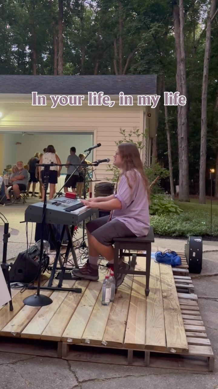 “Everything” live with synths in Owosso, Michigan 7/10/26
#AdinBoyer #SingerSongwriter #IndieRock #indie #AdinOnTour