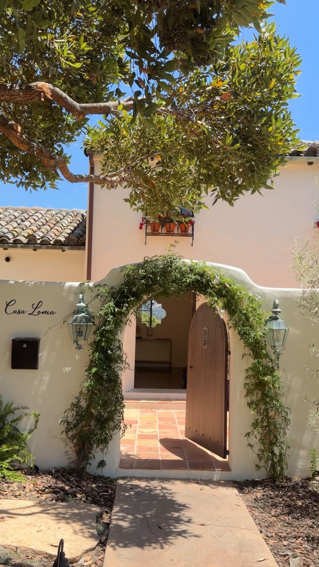 💃🏻 Gorgeous 1924 Spanish-style home in Santa Barbara, CA. This Spanish beauty, known as Casa Loma (hilltop home), is one of the earliest residences in Santa Barbara’s Samarkand neighborhood. The home offers 7 bedrooms, 5 baths, a pool, a cabana, and a guest house.
🛌 7 Beds, 🛁 5 Baths, 🏊♂️Pool
Offered at 💲6,475,000
📍Located in Santa Barbara, CA
▪️ Looking to purchase or sell? DM me so we can connect!
(805) 455-9066
💌 Josh@JoshRamirez.com
Listed by: Omid Khaki, Carolwood Partners Inc.