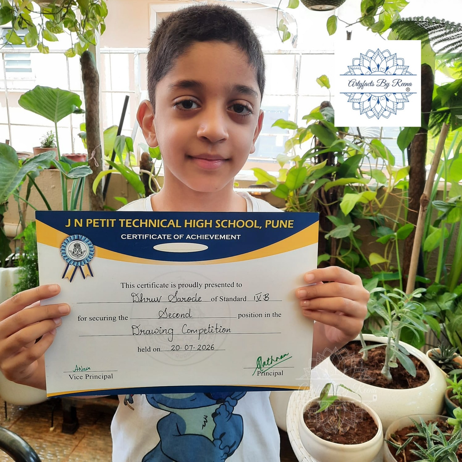 A moment of immense pride at Artyfacts By Reena. ✨
One of our young protégés has been recognized with an award in his school’s drawing competition, and my heart couldn’t be happier.
Watching a passionate learner evolve into a confident, budding artist is one of the most fulfilling parts of being an art educator. His curiosity, dedication, and willingness to learn have made every session a joy.
Congratulations on this well-deserved achievement Dhruv Sarode !!!
🌸 May this be one of many milestones in your creative journey. Keep exploring, keep creating, and never stop believing in your artistic voice.
Every award is not just a recognition of talent—it is a celebration of perseverance, practice, and passion.
Proud mentor. Proud moment.
#ArtyfactsByReena #YoungArtist #DrawingCompetition #AwardWinning #ArtEducation
