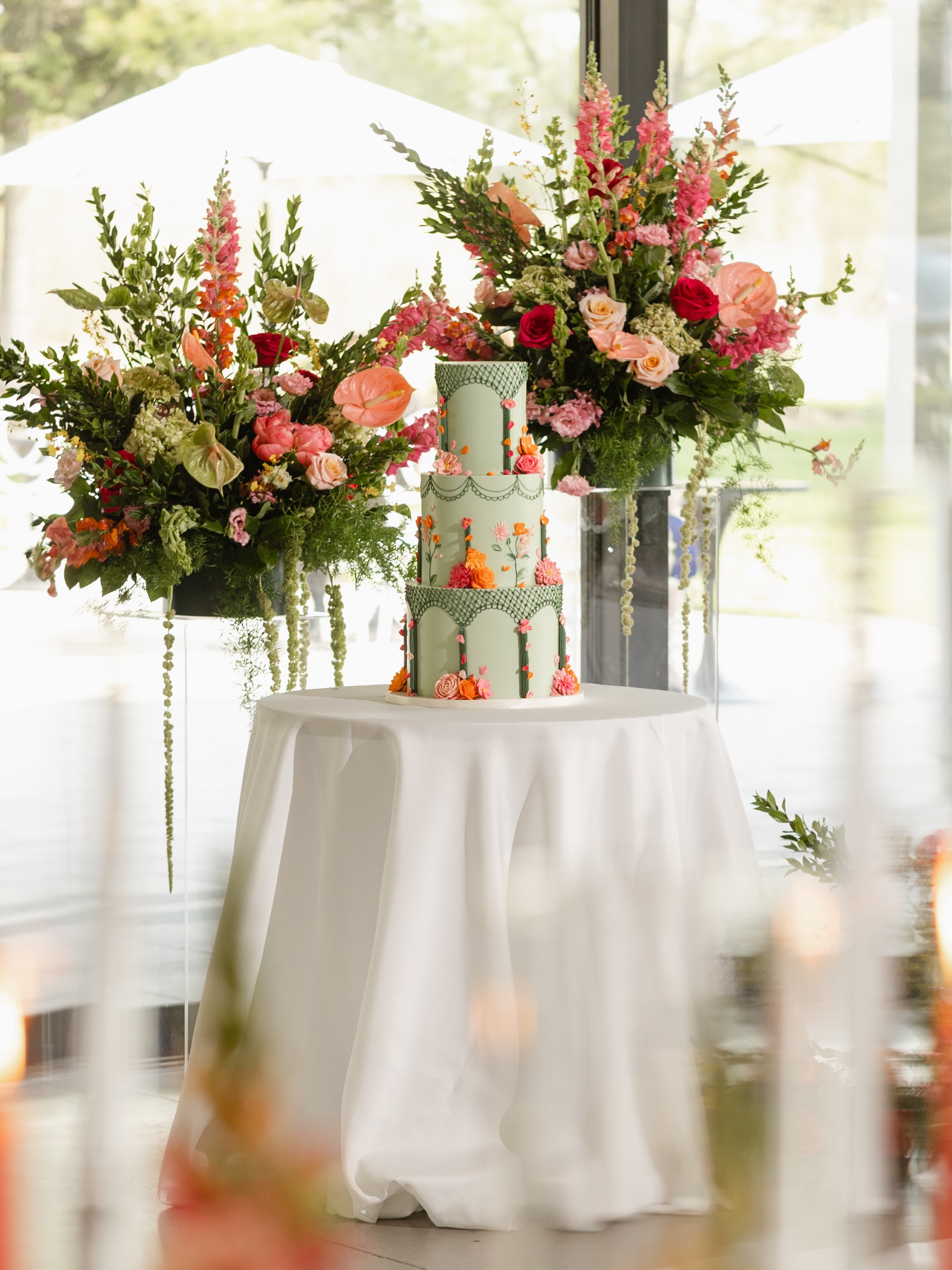 When your clients arenโt afraid of colour, great things happenโบ๏ธ. I loved bringing Sabrina & Monishโs vision to life!
๐ท: @purpletreephotography
๐ซ: @threefeathersterrace
๐ฐ: @paletteandpetalcakes
๐: @emily_maeckweddings @maeckweddings
#torontoweddings #torontoweddingcakes #buttercreamflowers #hinduwedding #luxuryweddingcakes