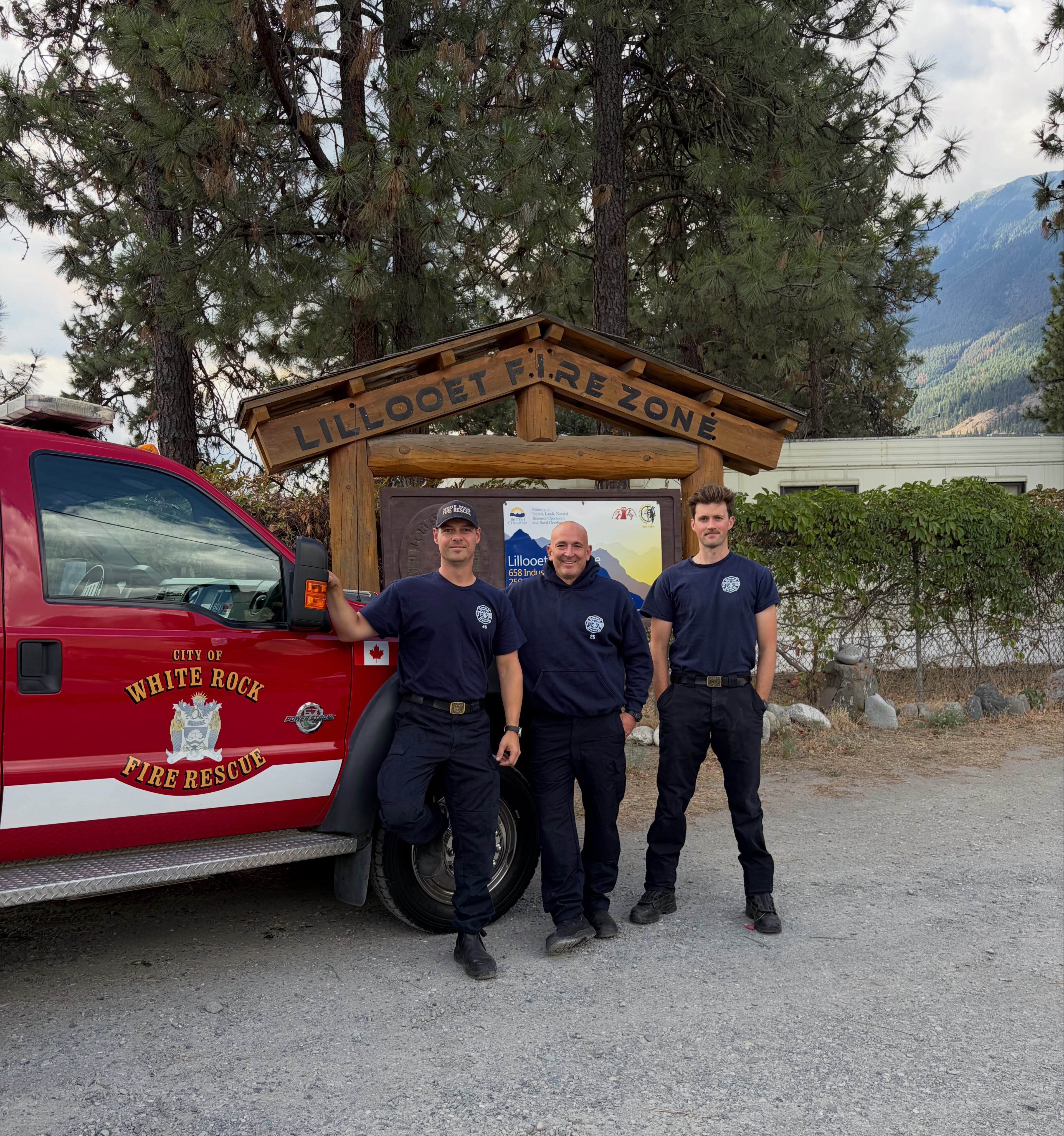 Late last night WRFD crews arrived in Lillooet to help battle the spread of more BC wildfires. Wishing the crew of three good luck and safety during their week long deployment! 🔥
