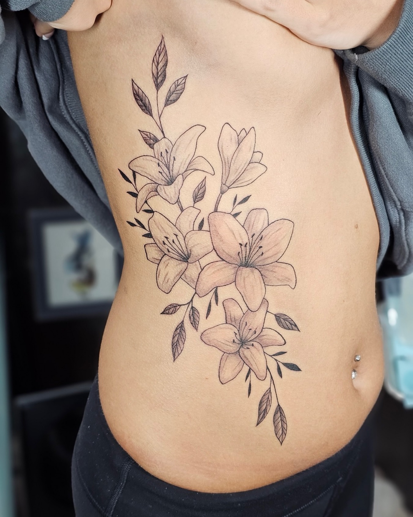 Lilies done by Mia
@tatcatmia
To book with Mia
Request an Appointment at
TitanTattooNashville.com
#ribstattoo
#floraltattoo
#lilytattoo