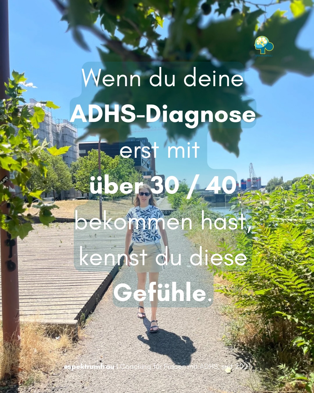âIch dachte, wenn ich endlich die Diagnose habe, geht es mir sofort besser.â
Diesen Satz höre ich im Coaching immer wieder.
Und dann passiert oft etwas, womit viele Frauen nicht gerechnet haben.
Ja, da ist Erleichterung.
Endlich gibt es eine ErklÀrung.
Aber gleichzeitig tauchen GefĂŒhle auf, die manchmal genauso viel oder sogar mehr Raum einnehmen: Trauer, Wut, SelbstmitgefĂŒhl, Zweifel.
Plötzlich blickst du auf dein bisheriges Leben zurĂŒck und fragst dich:
Was wĂ€re gewesen, wenn das schon frĂŒher jemand erkannt hĂ€tte?
Diese Frage kann schwer sein.
Nicht, weil sie die Vergangenheit verÀndert.
Sondern weil sie dir zeigt, wie lange du versucht hast, mit einem Gehirn zu funktionieren, das nie falsch war â aber oft falsch verstanden wurde.
Deshalb ist eine ADHS-Diagnose fĂŒr viele Frauen nicht nur ein Anfang.
Sie ist oft erst einmal ein Phase des Ankommens âgeschafft, die Diagnose ist da.â dann eine Phase des Verarbeitens âWooh, jetzt sehe ichâs vH mein Lebe ganz anders.â Und dann erst beginnt sich Raum zu öffnen, fĂŒr das VerĂ€ndern.
Und das ist völlig in Ordnung.
Du musst nicht direkt versuchen produktiver zu werden.
Du musst nicht sofort neue Routinen etablieren.
Du musst auch nicht sofort Frieden mit deiner Vergangenheit schlieĂen.
Manchmal braucht es erst Zeit, um zu verstehen, was diese Diagnose eigentlich bedeutet.
Erst dann entsteht nach und nach Raum fĂŒr VerĂ€nderungen.
Welche dieser GefĂŒhle kennst du nach deiner Diagnose am stĂ€rksten?
________________
Ich bin Anja, ADHS-Coachin und habe mit der âAD(H)S Female Editionâ 2021 das erste deutschsprachige, psychoedukative Programme speziell fĂŒr Frauen mit ADHS entwickelt â ein 12-Wochen-Programm, das als eines der wenigen Angebote dieser Art von gesetzlichen Krankenkassen bezuschusst werden kann.
Ich verbinde Psychoedukation und einem besonderen Blick auf die LebensrealitÀt von Frauen, inklusive Themen wie Hormone, Emotionen, Selbstbild und Alltag.
Wenn du ADHS nicht nur bewĂ€ltigen, sondern wirklich verstehen möchtest, bist du hier richtig. đ