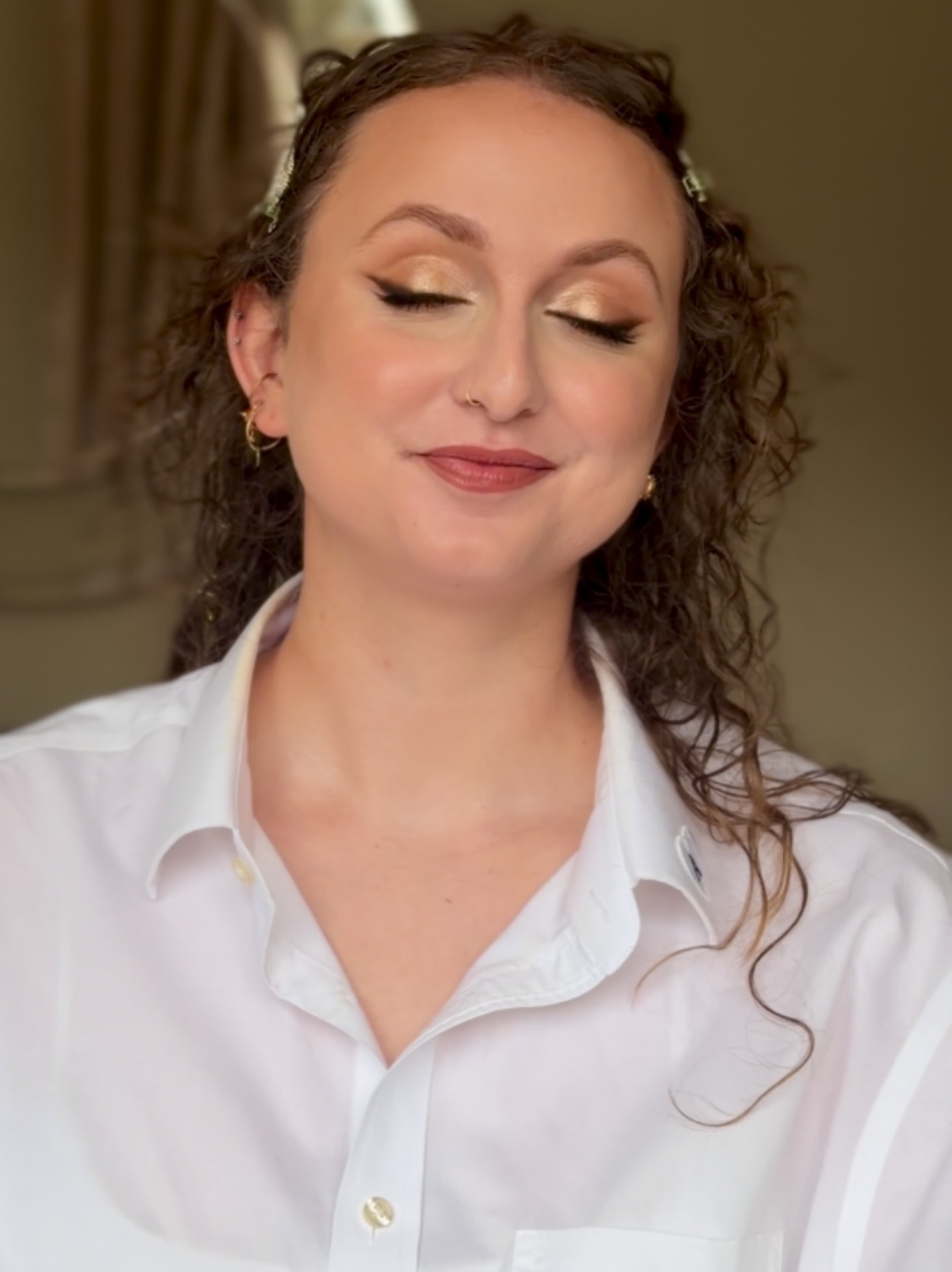 You don’t need to look like someone else to feel extraordinary.
The most beautiful bridal makeup doesn’t hide who you are.
It gives you the confidence to walk down the aisle feeling completely yourself.
Soft, radiant skin.
Timeless details.
A look that feels just as beautiful in ten years as it does today.
Because this isn’t about following trends
It’s about remembering how you felt 🤍
Getting married in Wales or somewhere else?
Email hello@sidnileighmua.co.uk for a bespoke quote 💌
Bridal Makeup | Bridal Hair | Wales | Mid Wales | Powys | Ceredigion | Gwynedd | England | Scotland | Ireland | Luxury Makeup | Elopement | Soft Glam Bride | Modern Bridal | 2026 Bride | 2027 Bride