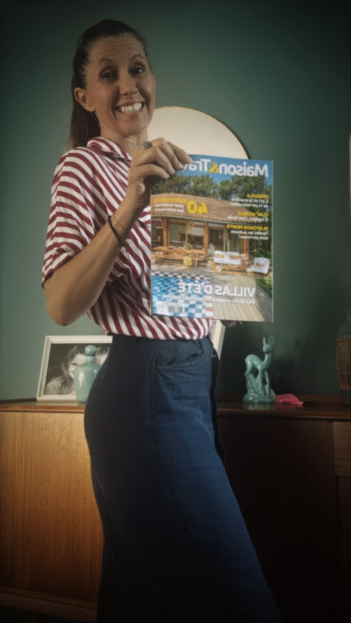 ✨ Une très belle surprise en kiosque ! ✨
Je suis ravie de vous annoncer que j’ai eu le plaisir d’être interviewée par Éléonore Bounhiol pour le dernier numéro de Maisons & Travaux !
Nous avons parlé d’un sujet que j’adore :
comment désencombrer, trier et organiser ses extérieurs pour profiter pleinement de son balcon, de sa terrasse ou de son jardin.
Et oui… les Home Organizers ne s’occupent pas uniquement de l’intérieur de la maison ! 😉
Mais bien de tout ce qui peut être désencombré et organisé !!!
J’ai même géré l’interieur d’une voiture une fois 🤣
J’interviens aussi pour vous aider à remettre de l’ordre sur les terrasses, balcons, jardins, garages, caves ou encore les cabanes de jardin.
Des espaces souvent oubliés, des espaces fourre tout… mais qui méritent eux aussi d’être agréables, pratiques et faciles à entretenir.
Parce qu’un extérieur encombré, c’est souvent un espace dont on ne profite plus… alors que quelques bonnes méthodes suffisent parfois à lui redonner une seconde vie. 🌸
Un grand merci à @eleonoreboun Éléonore bounhiol pour sa confiance et à toute l’équipe de @maisonettravaux pour cette belle mise en lumière de mon métier de Home Organiser.
📖 Si le sujet vous intéresse, le magazine est disponible en kiosque dès maintenant.
J’espère que nos conseils vous seront utiles et vous donneront envie de passer à l’action !
Et vous, quel est l’espace extérieur qui aurait le plus besoin d’un bon tri chez vous ? 👇
Est ce que tu as vu le truc rigolo à la fin sur une des photos ? C’est mon coté nature 😂 ?
Sandra fradin Home organiser passionnée ❤️
Pssst : je viens chez toi et je trie ton bazar 😉
#HomeOrganizer #MaisonsEtTravaux #Desencombrement #Terrasse #HomeOrganizerLyon HomeOrganiserBySandra
