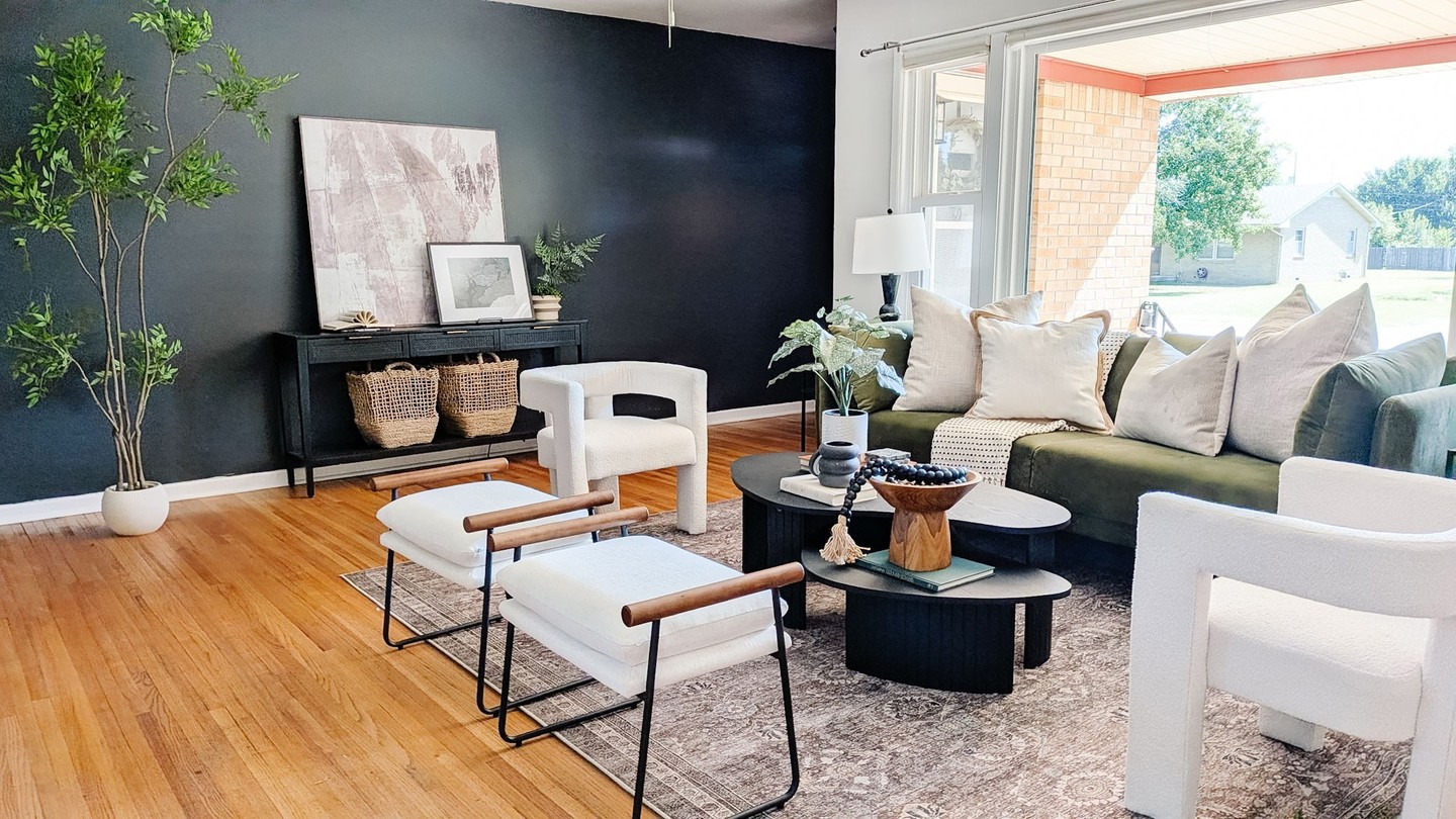 A beautifully staged living room does more than look good. It helps buyers feel at home the moment they walk through the door. Those emotional connections can make all the difference.
Have a listing that could use a little extra wow factor? Send us a DM and let's talk about staging your next home!
#HomeStaging #WichitaHomes #StagedToSell #RealEstateTips #LoveLeeHomes