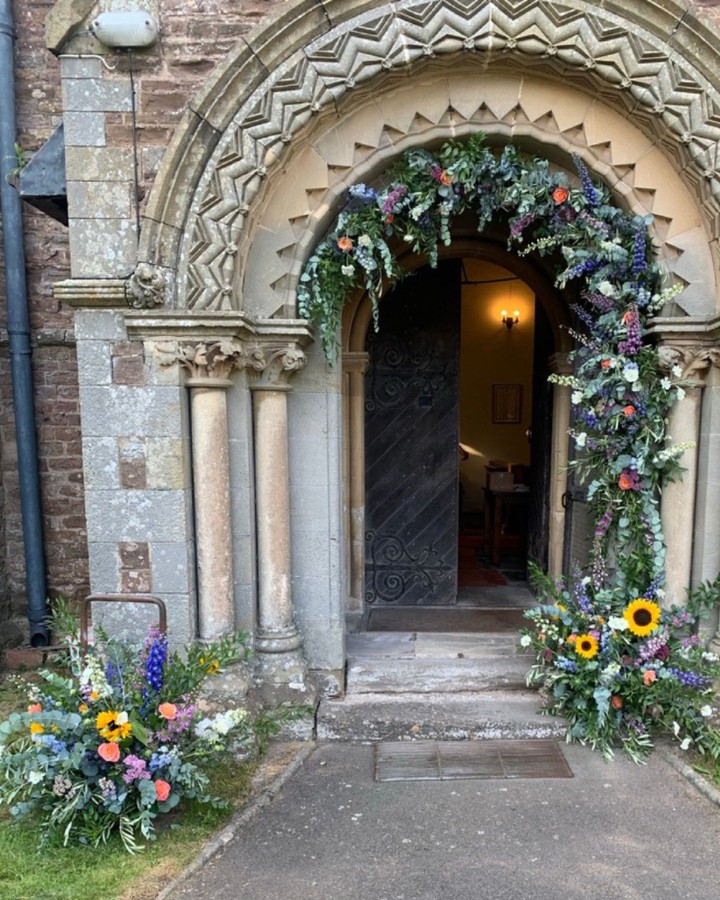 π Your wedding deserves more than "nice" flowers.
It deserves the flowers your guests photograph before they've even found their seats.
From bouquets and buttonholes to statement arches, urns and centrepieces, we love creating weddings that feel completely personal to you.
π DM us the word WEDDING and we'll send you our brochure.
