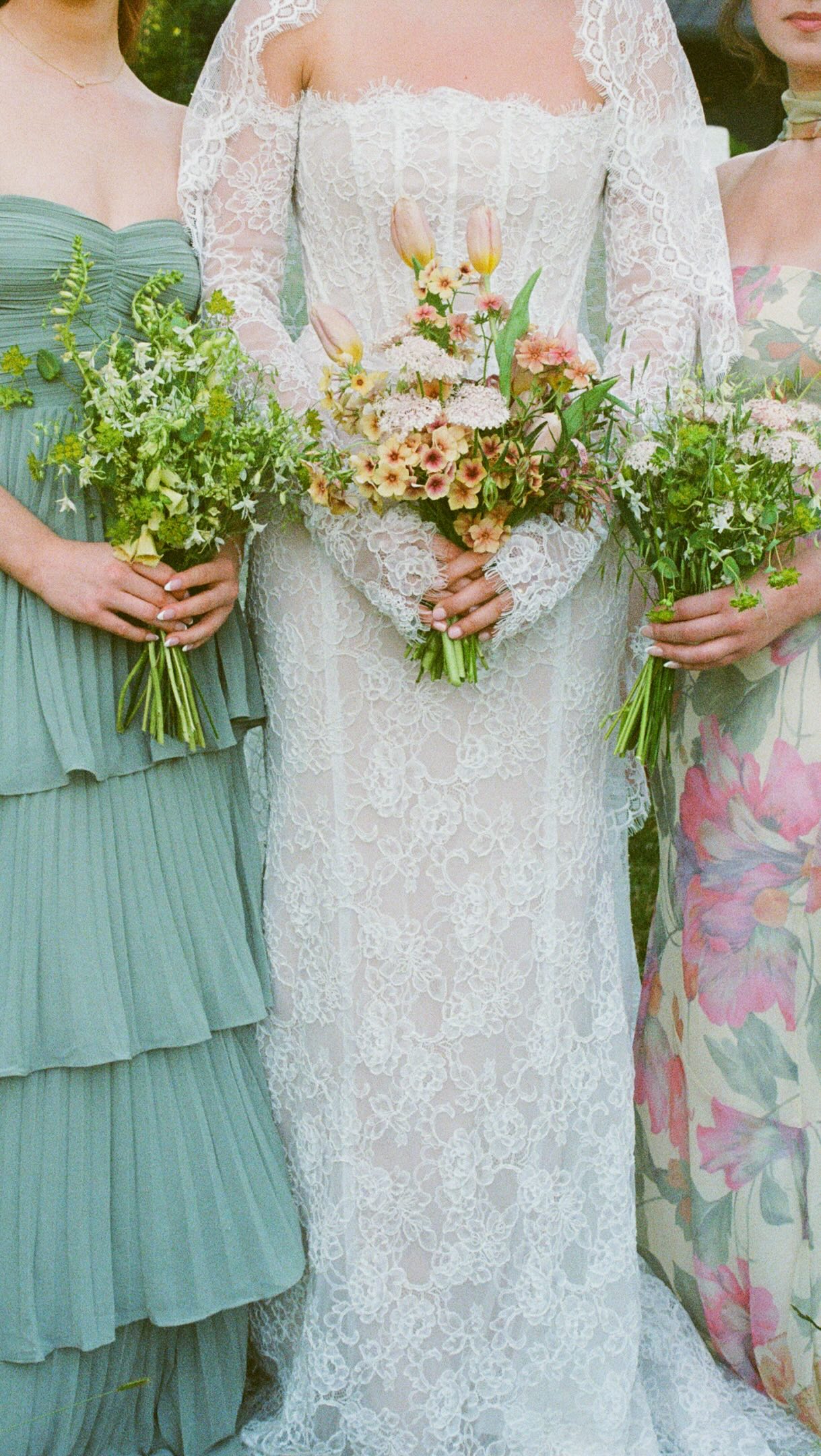 This day. 🤩
These florals. 💐
The venue. 💒
The DINNER… 😋
I died. Completely obsessed. Loved all the film goodies that I was able to create from such curated goodness.
Thanks to an amazing team:
host and design: @leahwarnerphoto @korithompsonphoto
venue: @thecarlyestate
florals: @brierandivy
stationary and signage: @frsk.designstudio
catering: @g.lovepdx
headshots: @bradybatesphotography
tabletop rentals: @borrowandbash
furniture rentals: @magnoliarentals
Linens @bbjlatavola
Drapery @eandcrentalsss
Cake @trellisdundee @valleyflour
Couple @lukeandashlyn
Bridesmaid Models @ariasoderberg @lauren_dawson
Hair & Makeup @thewildeflower.co
Ceremony Dress @dalliancegownrentals
Reception Dress @thedressrentalco
Veil @augustveils
Content Creation @kelseyjsampson
Production Assistants @sirovatkaemily @darlamaxinephotography
Portland wedding photos - Portland wedding venue - Carly estate wedding photography - get married in Oregon Wine Country - film wedding photography
