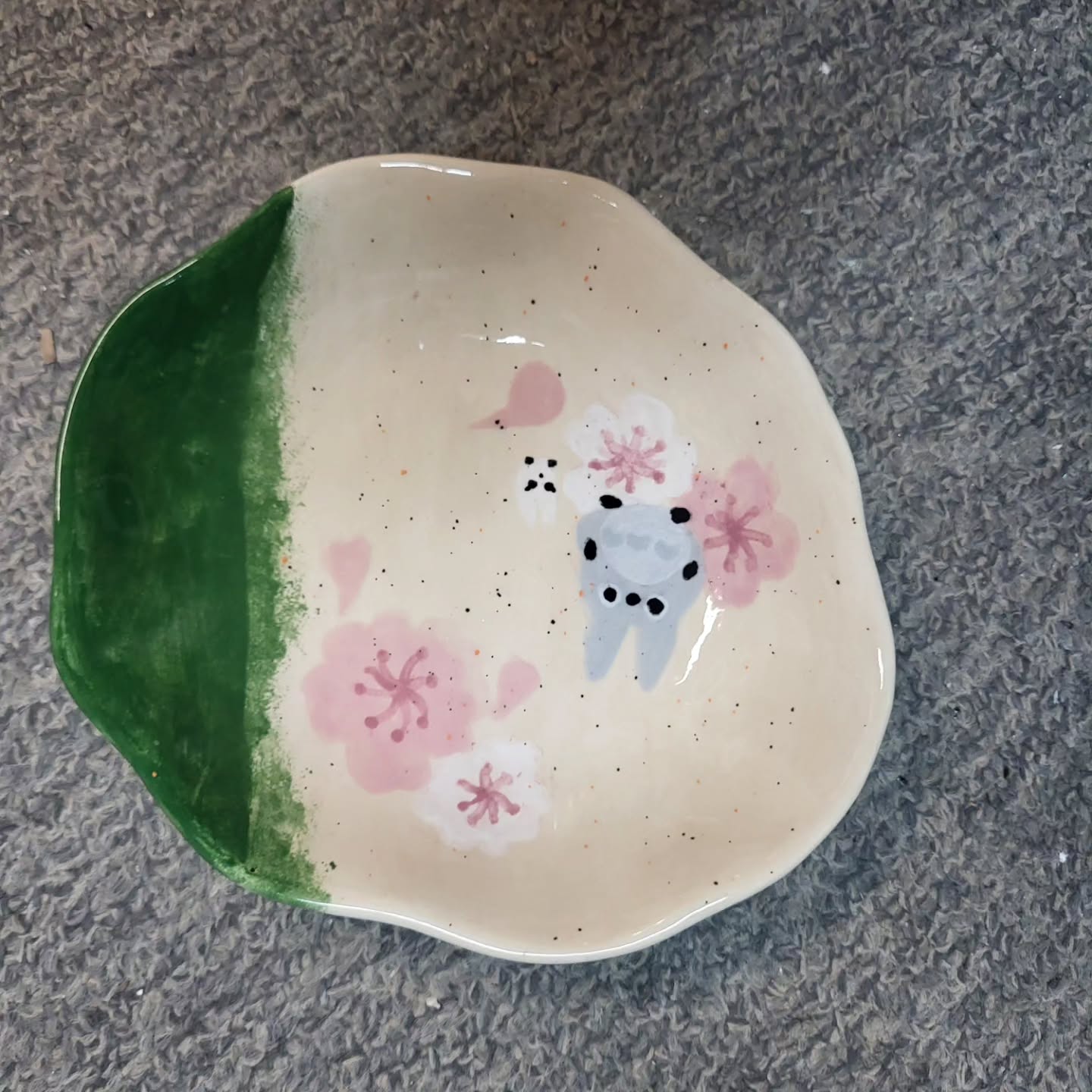 Sometimes the bottom is as cute as the front! Just gonna leave a little inspiration here for your next visit ❤️🎨
Remember to call to book a table to start your creative adventure with us 😀
#thingstodotoronto #etobicoke #torontomoms #summerfun