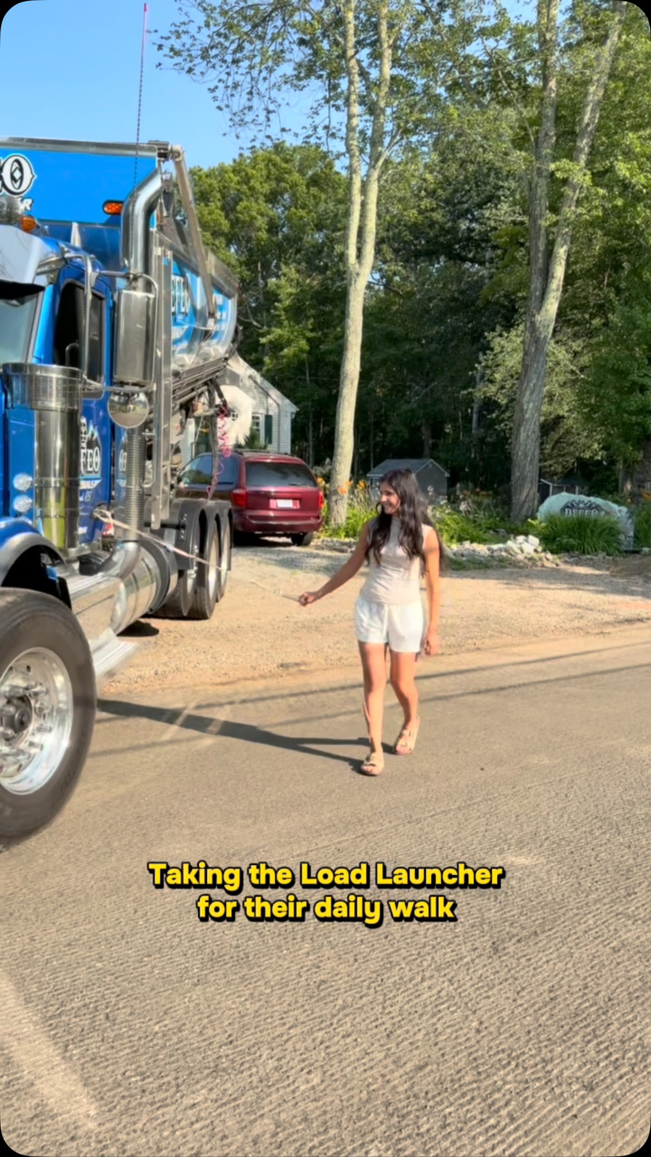 Did you know the Load Launcher is ran by a remote control?
#stoneslinger #stonespreader #defeomaterials #peterbilt