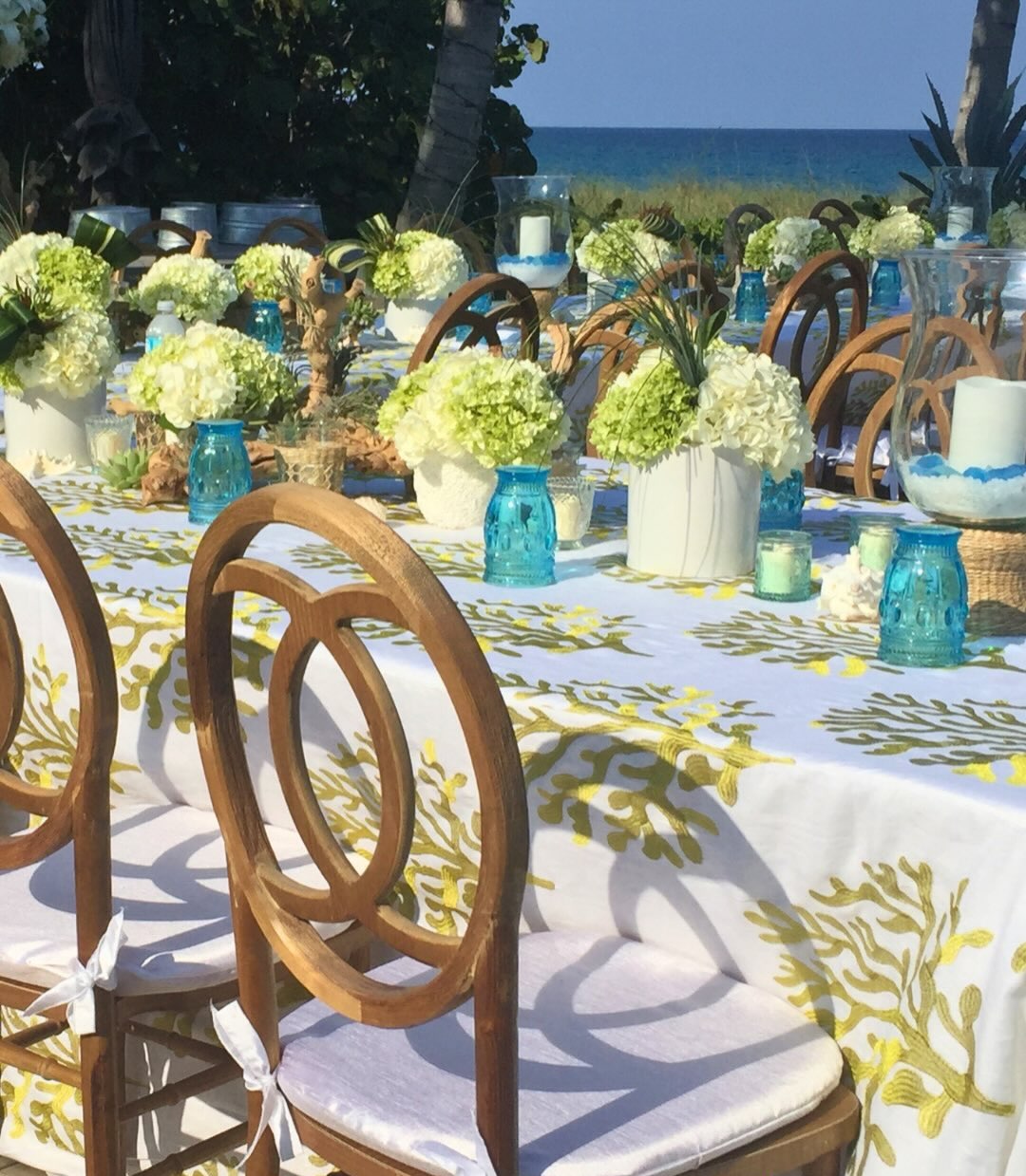 Summer 2026 is all about “the escape” and your tablescape should feel like one! Tropical and beachy prints are one of the hottest trends of the season, and our KIWI CORAL CLUSTER linen is serving every bit of that lush, coastal energy.
Browse our botanical patterns to create tablescapes that feel luxurious and transportive >> bit.ly/PartyTables #LinkInBio
Planner: @RichardGrilleEvents
Linens: @partytables_linensanddrapery
Chairs: @eventsontheloose
#EventDesign #SummerEvents #EventLinens #Trending