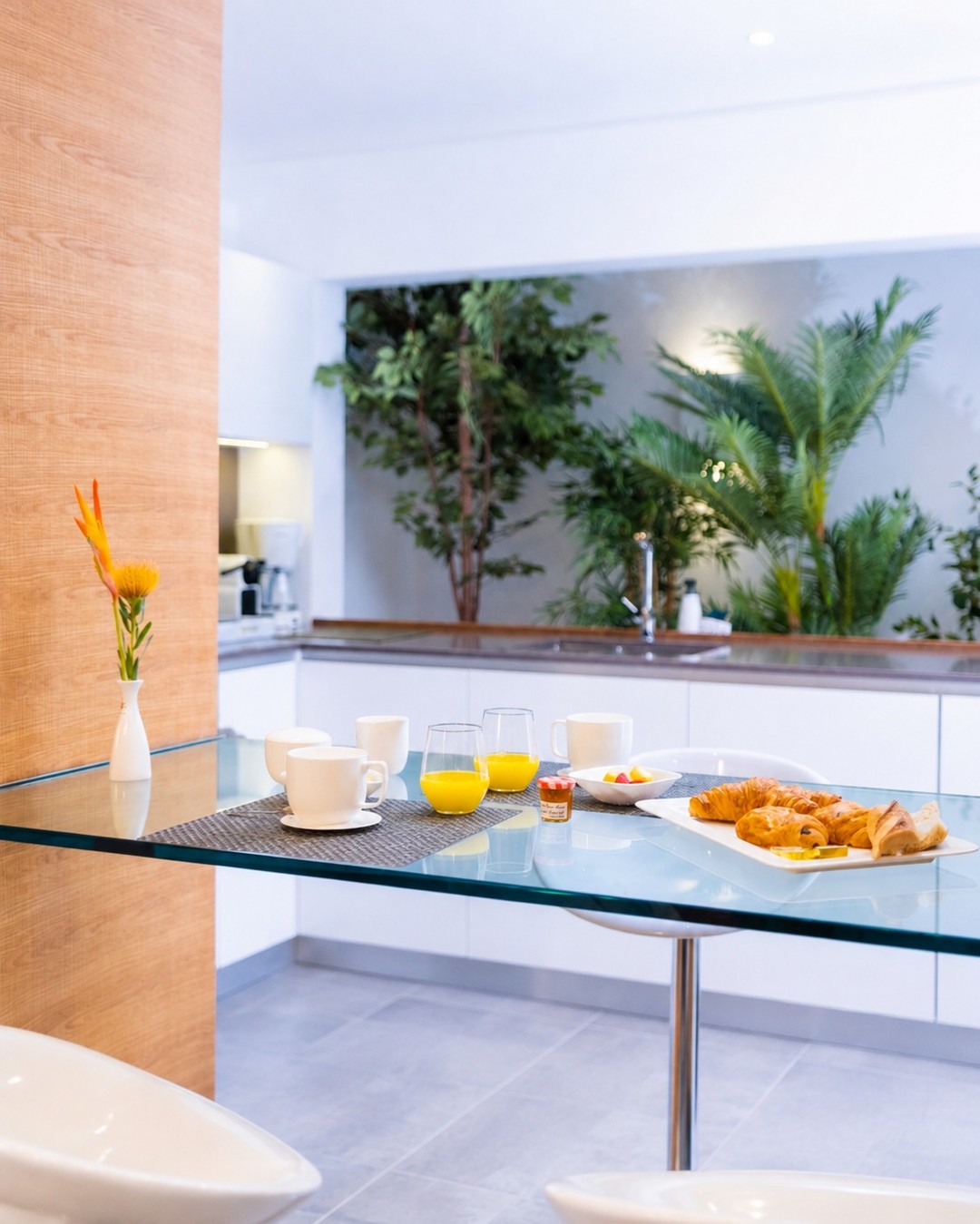 🇫🇷 Les plus beaux séjours commencent souvent par les plaisirs les plus simples.
___ ___
🇬🇧 The best stays often begin with life's simplest pleasures.
#stbarth #luxuryvilla #caribbeanescape #breakfastwithaview #revedesaintbarth
