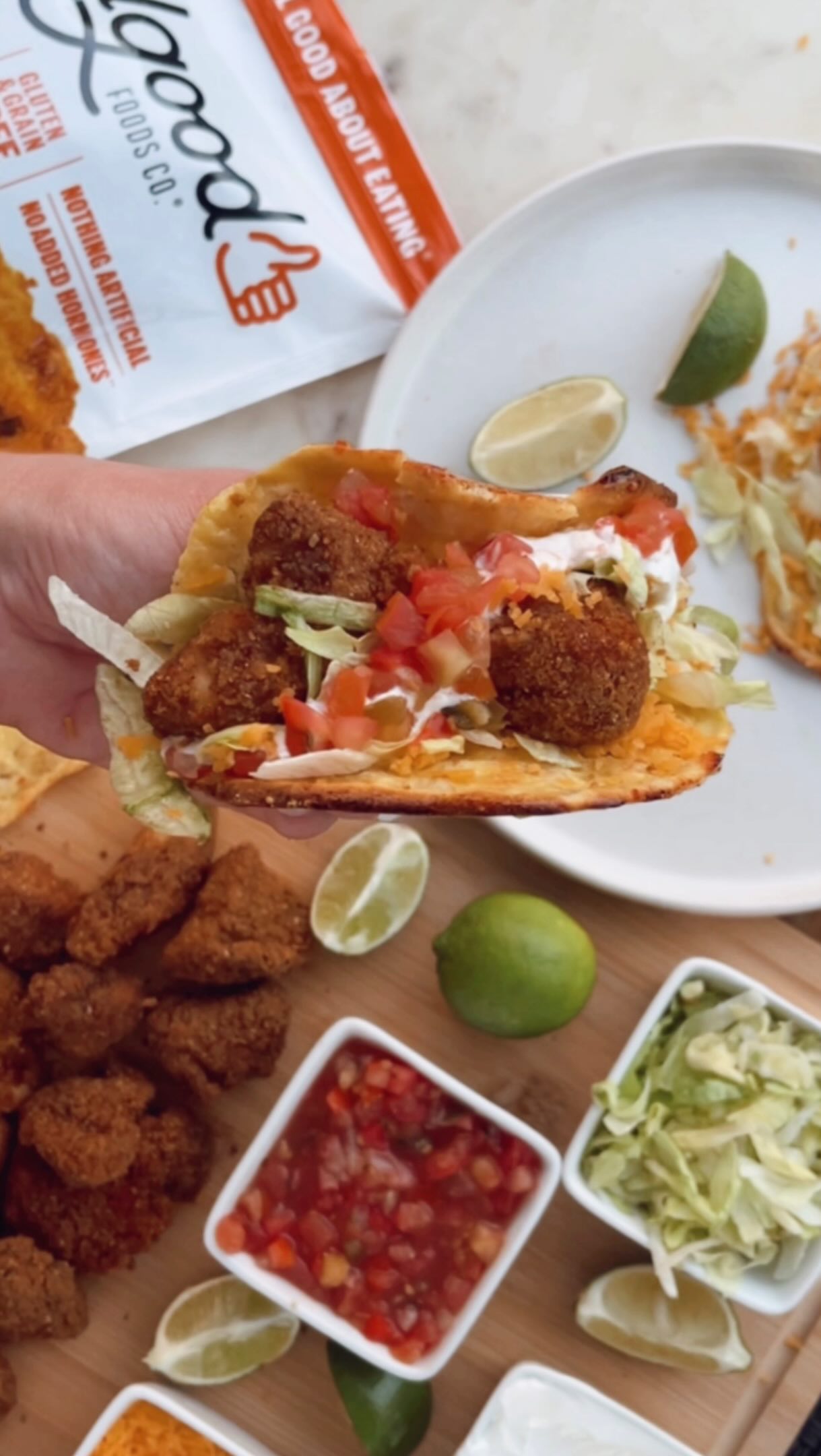 ✨COTTAGE CHEESE TACO SHELLS✨recipe below👇🏼
If you’re looking for an easy way to add more protein to taco night, you have to try these. The taco shells are made with just cottage cheese and eggs, then filled with crispy @RealGoodFoods Chicken Nuggets and all your favorite toppings!
INGREDIENTS:
- 3 eggs
- 2 cups cottage cheese
- Parmesan cheese
- @realgoodfoods Lightly Breaded Chicken Nuggets (23g protein, 4g net carbs)
- lettuce
- shredded cheese
- salsa
- sour cream
- any other favorite taco toppings!
DIRECTIONS:
1) Blend together the eggs and cottage cheese until smooth.
2) Then line a baking sheet with parchment paper AND spray with oil. Spread cottage cheese mixture into circles. Sprinkle each with parmesan cheese.
3) Bake until golden around the edges and flexible enough to fold. (I did 400° for 10 minutes)
4) Air fry the Real Good Foods Lightly Breaded Chicken Nuggets according to the package directions.
5) Fill each shell with the nuggets and your favorite taco toppings. Enjoy!
Each taco has around 20g of protein, making these perfect for a filling family dinner or high-protein meal prep!
Save this recipe for your next taco night and follow @conteketo for more easy low-carb recipes! #ConteKeto #RealGoodFoodsPartner #Keto #CottageCheeseTacos #TacoNight