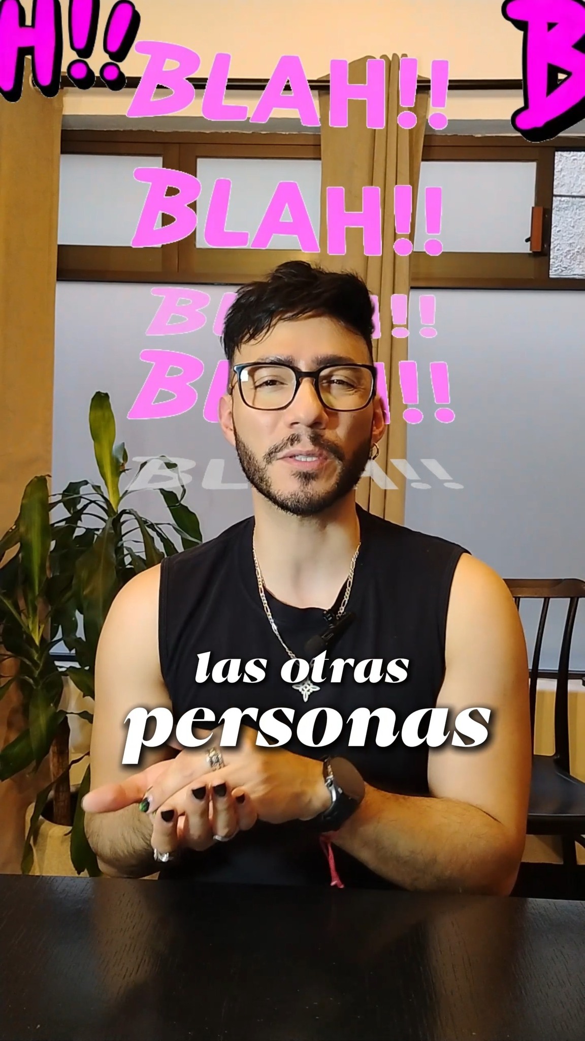 ¿Cuántas veces has cambiado algo de ti por miedo a lo que otros puedan pensar? 👀
Una prenda que dejaste de usar, un peinado que no te atreviste a probar o incluso una forma de expresarte que preferiste ocultar.
A veces, el miedo al juicio, la crítica o el rechazo puede llevarnos a modificar pequeñas —y no tan pequeñas— partes de nuestra identidad para sentir que pertenecemos.
Pero tu forma de vestir, expresarte y presentarte ante el mundo también forma parte de quién eres. ✨
No existe una única manera "correcta" de hacerlo. Cada persona construye su propia forma de expresarse y esa diversidad merece respeto.
Quizá la pregunta no sea:
💭 "¿Qué van a pensar de mí?"
Sino:
💭 "¿Estoy mostrando a la persona que realmente quiero ser?"
Si el miedo al juicio está limitando la manera en la que vives, te relacionas o expresas tu identidad, el acompañamiento profesional puede ayudarte a explorar de dónde viene y construir una relación más amable contigo.
💬 ¿Alguna vez has dejado de hacer, usar o expresar algo por miedo a lo que otros pensarían? Te leemos.
#Autoestima #Autoimagen #Autenticidad #Identidad #AmorPropio #Autoconocimiento #BienestarEmocional #SaludMental #CrecimientoPersonal #AceptaciónPersonal #ConfianzaPersonal #ExpresiónPersonal #SinJuicios #BienestarIntegral #sexusmex