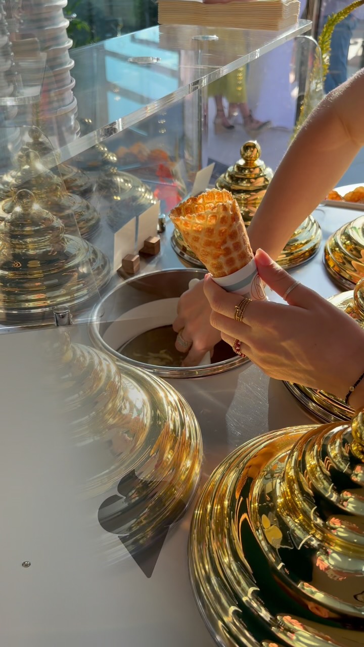 🍦☀️ Make your event even cooler!
Sonne, gute Stimmung und dazu cremiges Premium-Eis – die perfekte Kombination für jedes Sommerevent. 🤍
Ob Agape, Firmenfeier, Geburtstag oder Festival: Unser Eisstand mit ausgewähltem Premium-Eis sorgt für strahlende Gesichter und die süßeste Erfrischung des Tages.
✨ Buche jetzt unseren Eisstand als Add-on und mach dein Event unvergesslich!
#Eiscatering #Sommerevent #EventCatering #Wien #Catering