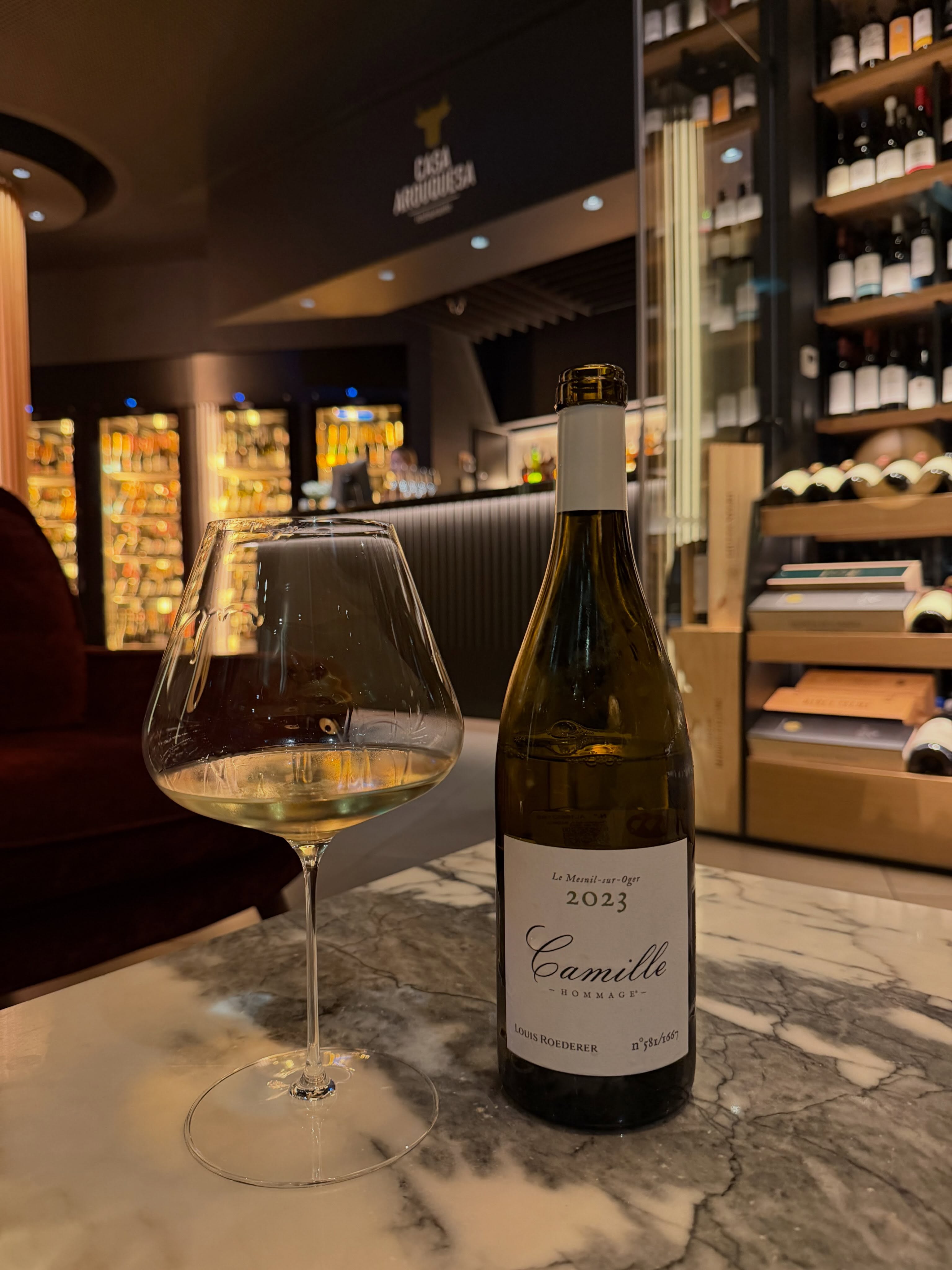 Bela surpresa esse Camille Hommage de Louis Roederer.
Vinho branco da região de Champanhe.
@louisroederer_
#wines
#visitviseu
#melhoresrestaurantes #carne
#louisroederer