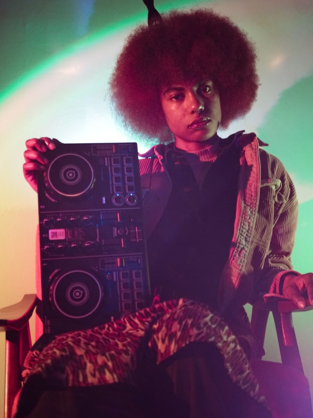 One more round of applause for our sensational DJs!
👏👏👏
Playing from 6-9 TONIGHT at our Dance It Up rent party! 🫶
2329 S 3rd St. 🙏
Suggested donation $10-$50, help us make rent! 🙌
#dance #phillydance #danceparty #leahsteindanceco