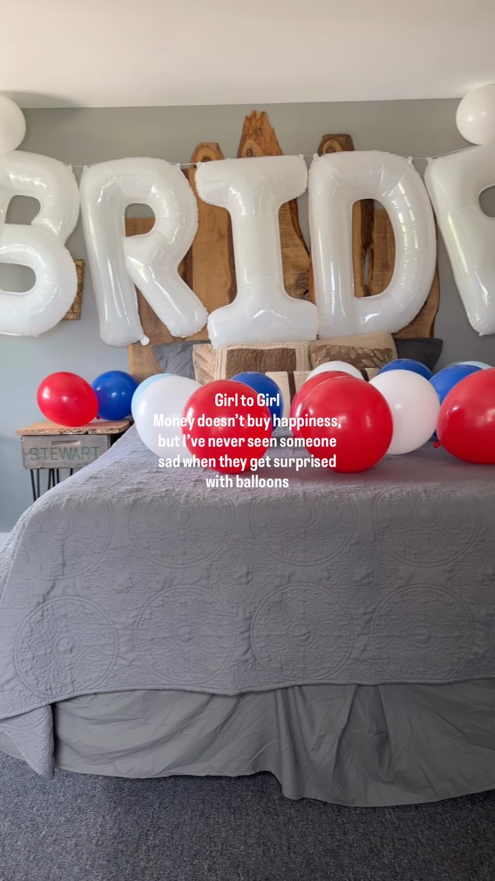 We love to be part of surprises!!! We loved transforming this Airbnb for a “She’s a Catch” bachelorette weekend!🦞