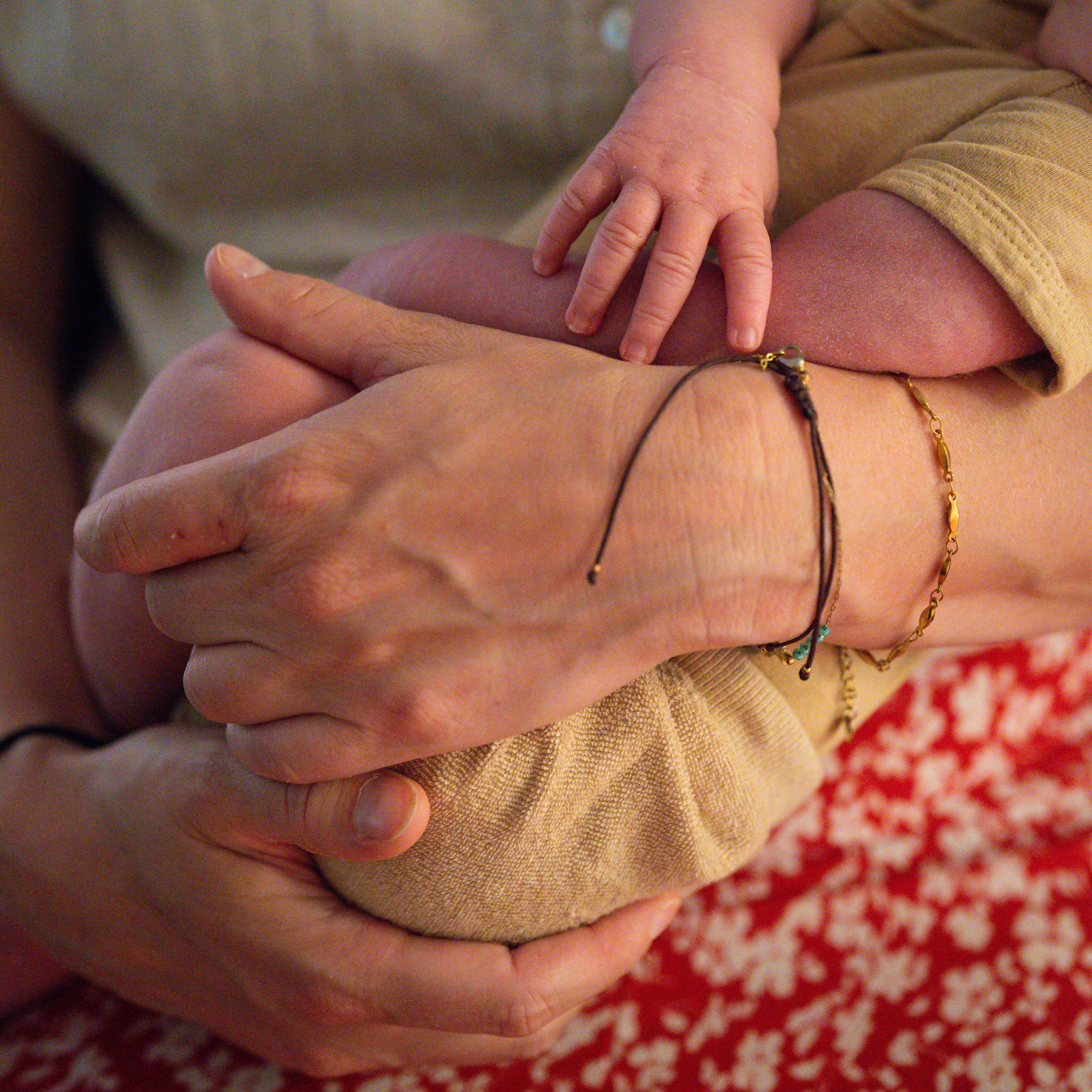 Tiny bodies big hearts 💕 my beautiful friend Saskia and her daughter Olivia. I love these close ups!🩷
How amazing is that: human heart beats in embryo that is only few weeks old. This fact I learned when I was pregnant myself and it will never stop being a wonder to me.
Human life is a wonder, mother’s love is a blessing and everything else is a story. Story that each mother can tell you, story that each child remembers.
Some stories are happy, some are sad. Some stories we tell, some we keep inside us until the time will come to share these stories.
Stories about sleepless nights, little wonders, all the first times, all the milestones, sometimes it’s hard to say where are the baby tears and where are mama tears.
Duality of life is seen the most in these first months and years of little life starting. I will never stop being amazed by this. By mothers and their children. There is so much magic and wonder in every story 🩷