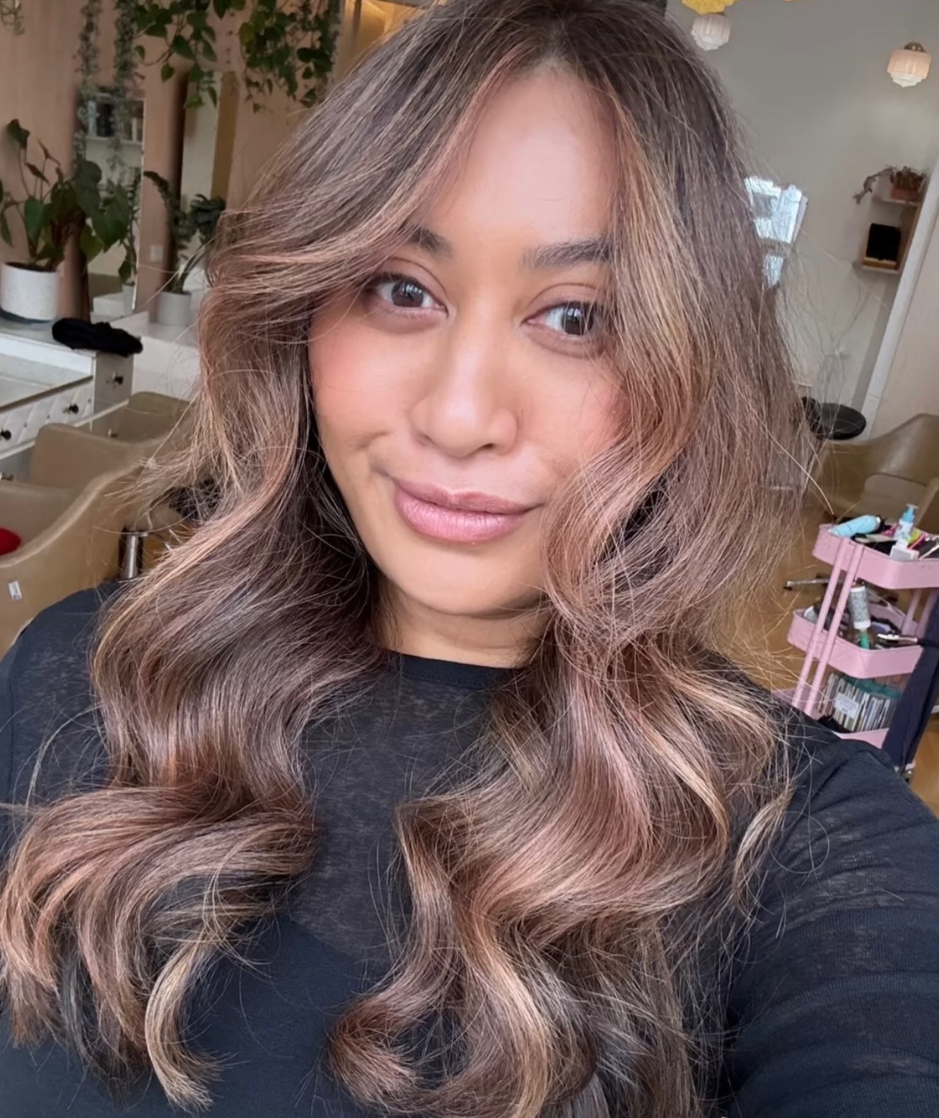 Milk tea hair, but make it extra creamy. ☕🤎 Soft, silky and perfectly blended with just the right amount of sweetness. Warning: you might become obsessed.
•
•
•
☎️ 90410143
📧 kennyandthesunshinegirls@gmail.com
📍location: 113 Errol st North Melbourne
🕒 closed Sunday
#kennyandthesunshinegirls #hair #hairstyle #haircut #haircolour hairgoal melbournehairdresser northmelbourne hairsalon melbournehairsalon
•
•
•
Hair Poppy