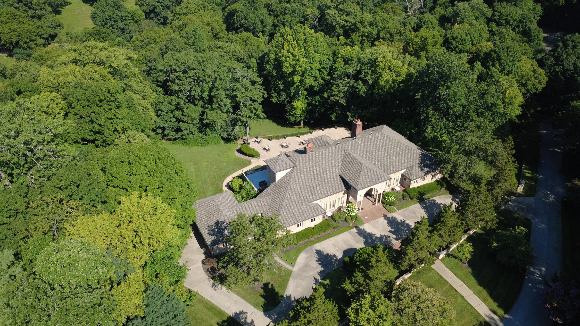 Certainteed does it best! Marvelous home in Glenview!
#certainteed #roofing #explorepage