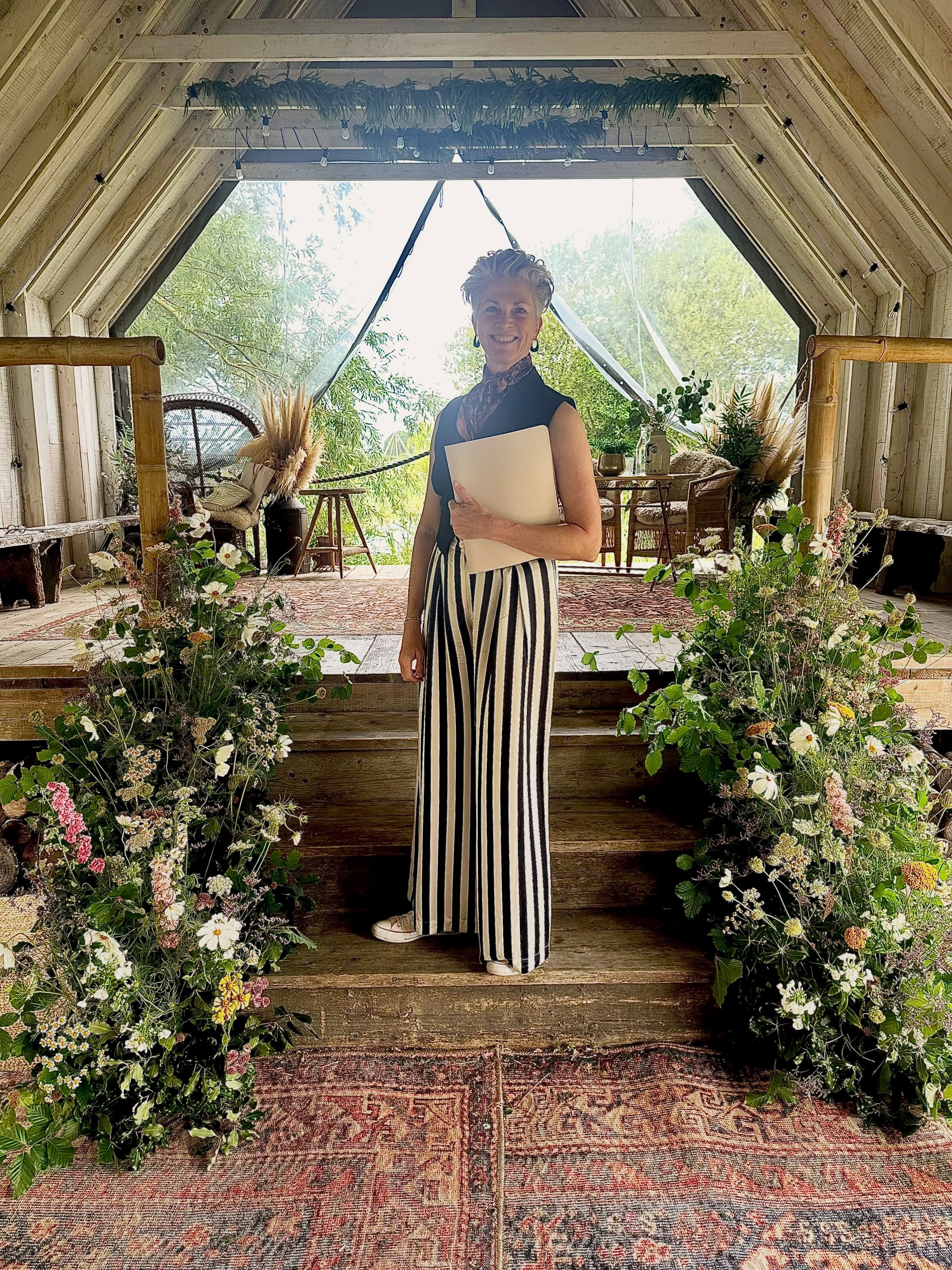 The rain cleared just in time for this fabulous wedding which included a flash mob gospel choir, tequila shots, handfasting and a lot of laughter.
Every wedding I lead is so different, and every one is wonderful. I am so lucky to work with the most incredible couples. Thank you all ♥️♥️♥️