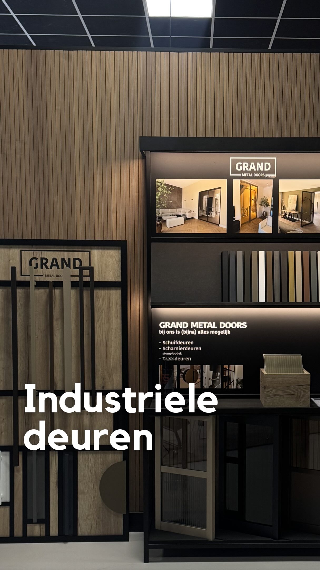Niet alleen een deur, maar een ontwerp dat helemaal bij jouw interieur past ✨
In onze Grand Metal Doors-hoek in de showroom ontdek je alle mogelijkheden voor industriële deuren. Kies zelf de kleur van het staal, het type glas, de deurgrepen en de afwerking. Zo stel je een deur samen die perfect aansluit bij jouw woonstijl.
Kom langs, bekijk de stalen en laat je inspireren. We denken graag met je mee om van jouw huis een thuis te maken 🧡