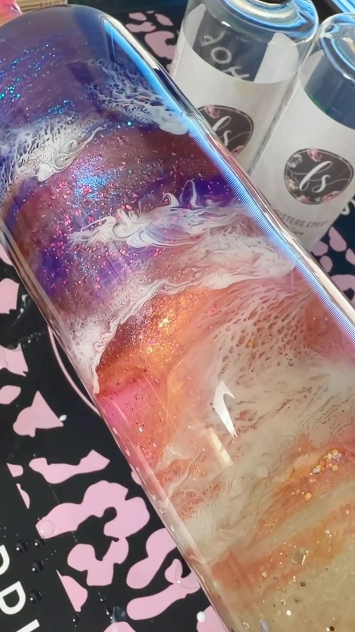 Saturday’s tutorial loading 🥰 #resinart #glittertumblers #tumblertutorials @flynnsisterssupplyshop