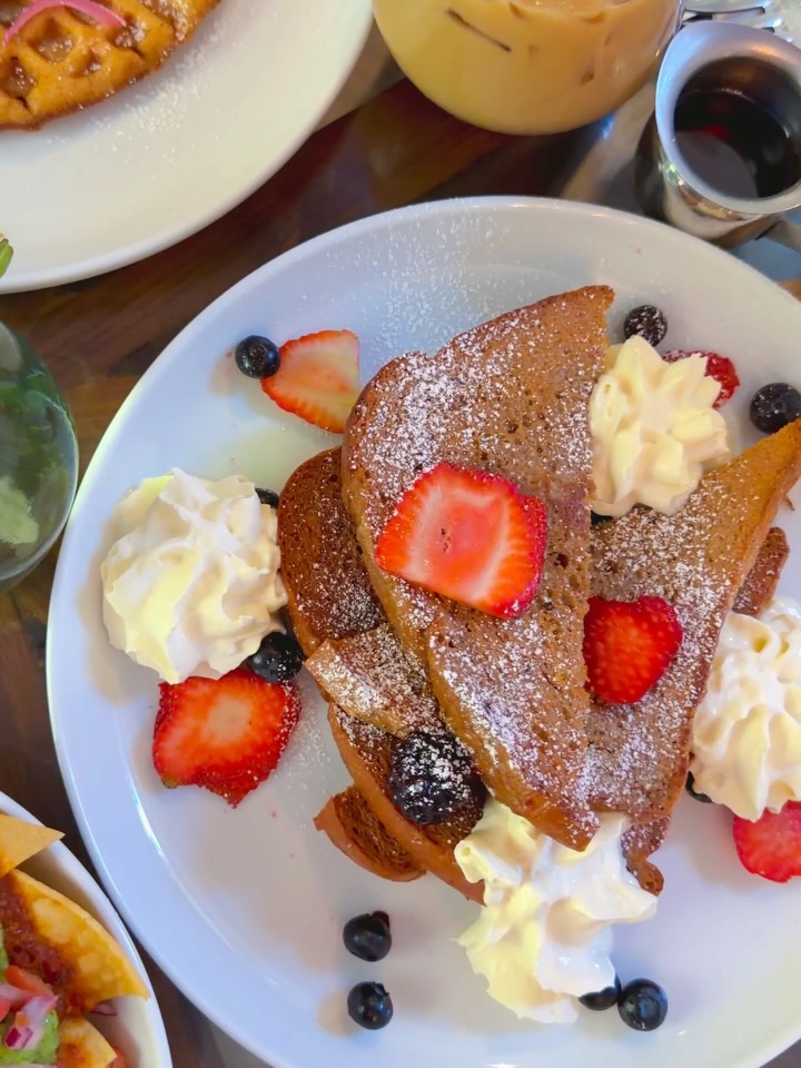 Honestly, the best part of the weekend is that sweet spot between sleeping in and completely forgetting about Monday. Throw in a full spread of good food, and something cold and bubbly to sip on, and you’re pretty much set. No rush, no agenda—just show up hungry, hang out a while, and let us take care of the rest. 🌿☕️✨
Brunch served Saturdays & Sundays only ✨
.
.
.
#veganbrunch #sacramento #exploremidtown #midtownsacramento #midtownsac