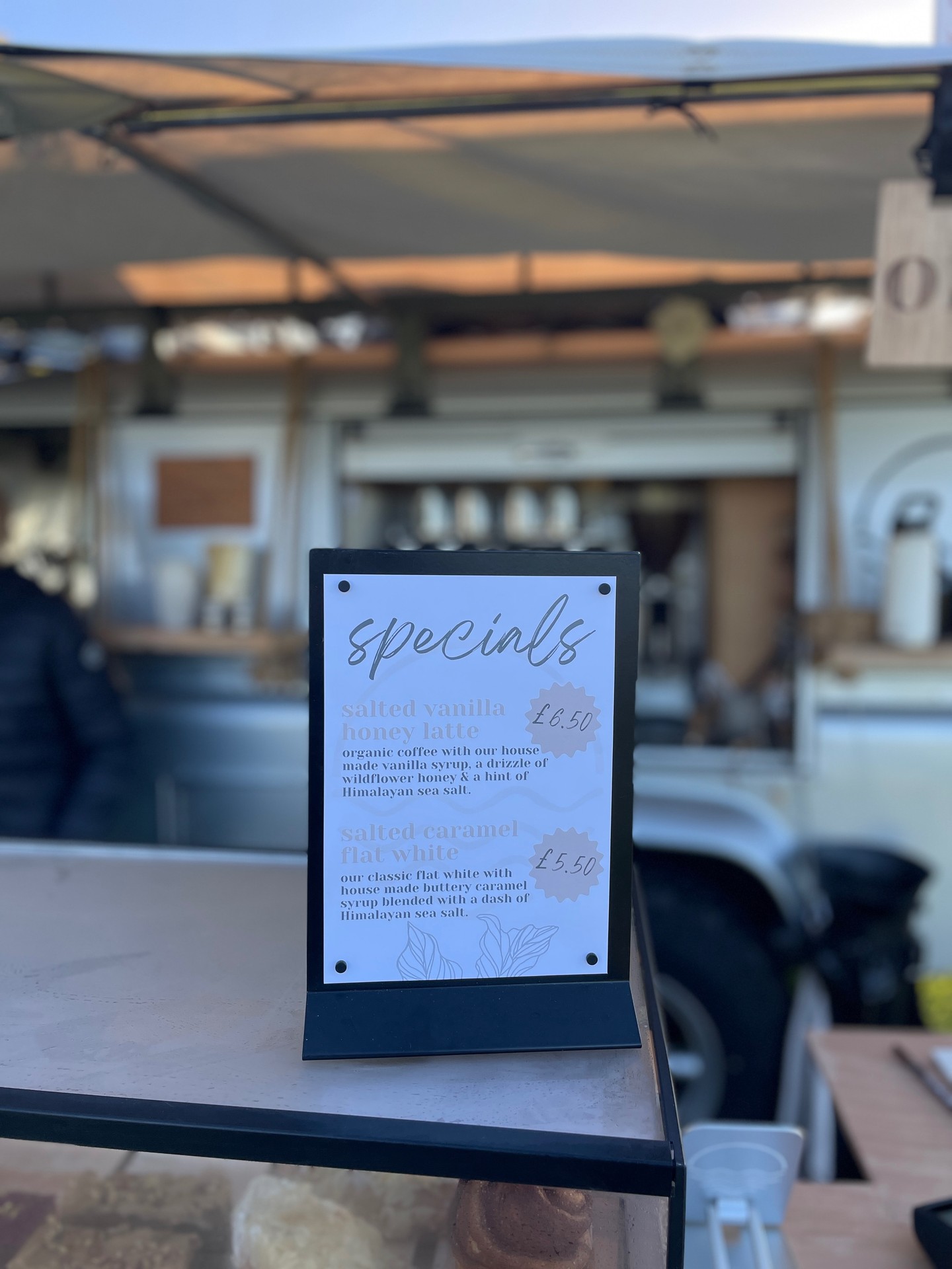 In the Feast Collective at @campbestival all weekend! If you've not discovered our 2027 Specials yet, come find us behind the castle!
#campbestivalcoffee #whatsoncampbestival #campbestivaldorset #morningcoffee #coffeelandrover