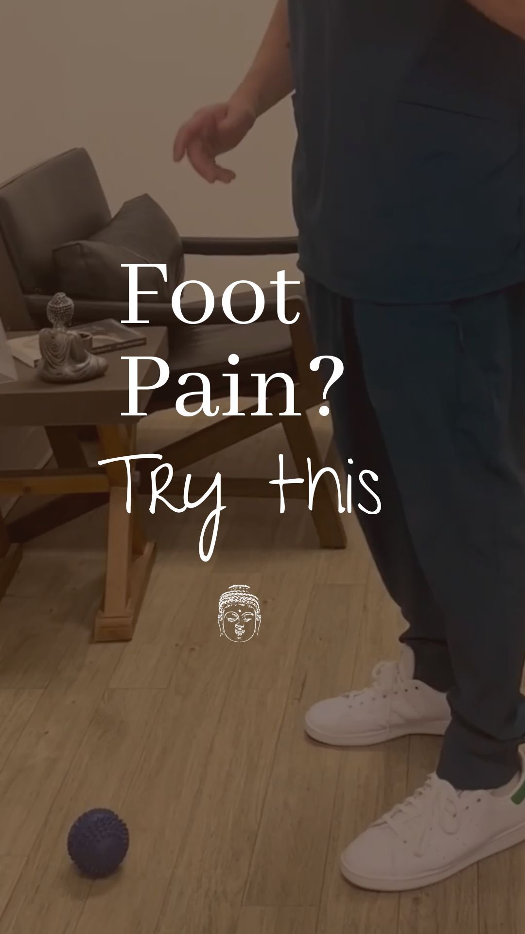 Over the next few days we’re gonna be tackling different pains in different parts of the body.
I’m going to be giving you simple exercises that you can do at home to feel better right away.
The posterior tibialis muscle runs down the back of the shin and ties into the underside of the foot connecting with the arch.
This is one of the most under utilized muscles because of the shape of modern shoes.
This weakness causes the arch of the foot to fall inward leading to irritation and pain in the under surface of the foot known as plantar fasciitis.
Thankfully it is such a simple thing to fix.
By strengthening the posterior tibialis muscles by way of Adducted calf raises, we rebalance and strengthen the arch and get rid of the pain.
#bodhimedicalqigong #bodhilife #traditonalchinesemedicine