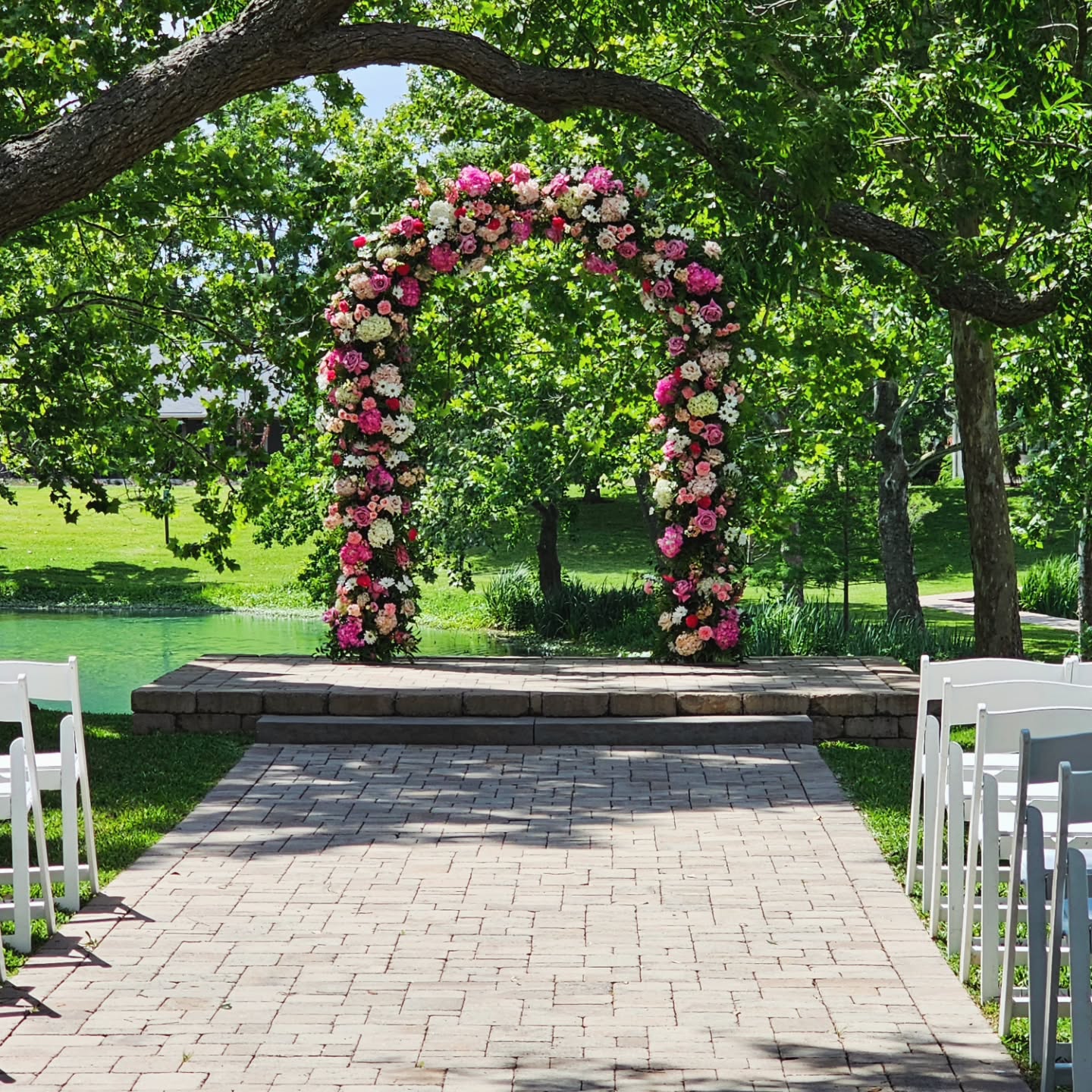 One design. Two unforgettable moments. ✨
This fully covered arch made a stunning ceremony altar, then seamlessly transformed into the sweetheart table backdrop for the reception. Thoughtfully designed to maximize beauty, impact, and value—without compromising style.
One piece. Two roles. Endless elegance. 🤍
@theorchardweddings