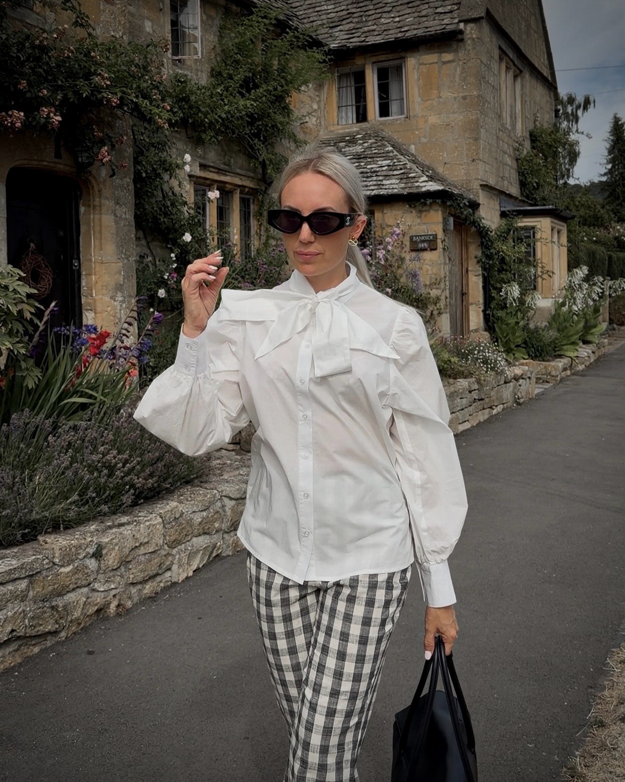 A little obsession for a striking white shirt continues 🕊️
A lot of my fashion content is shot in a beautiful Cotswold village, which might not be your cup of tea… unless you enjoy wandering pretty streets, lingering over long lunches with a good glass of wine (served in beautiful glassware iykyk), browsing independent boutiques and simply soaking up the Cotswold countryside charm🤍
If you’re looking for loud bars.. queues.. and somewhere that’s constantly buzzing, you may find it a little too peaceful…
But if, like me, you’re drawn to timeless elegance, beautiful hotels, country houses, fresh flowers, art galleries and the simple pleasure of slowing down, these little villages are pure magic 🤍
I feel incredibly lucky to have it on my doorstep. It’s where we often pop out for a buttery croissant and a matcha or coffee, brunch with friends, impromptu family dinners, or to simply enjoy a lovely glass of something exquisite. It never feels rushed, and that’s exactly why I love it.
I could wander these villages a hundred times and never tire of them. I’m sure the neighbours are used to my dilly dallying in different outfits too by now 😂
📍Broadway, Cotswolds
#timelessstyle #timelesselegance #timelesscharm #thecotswolds