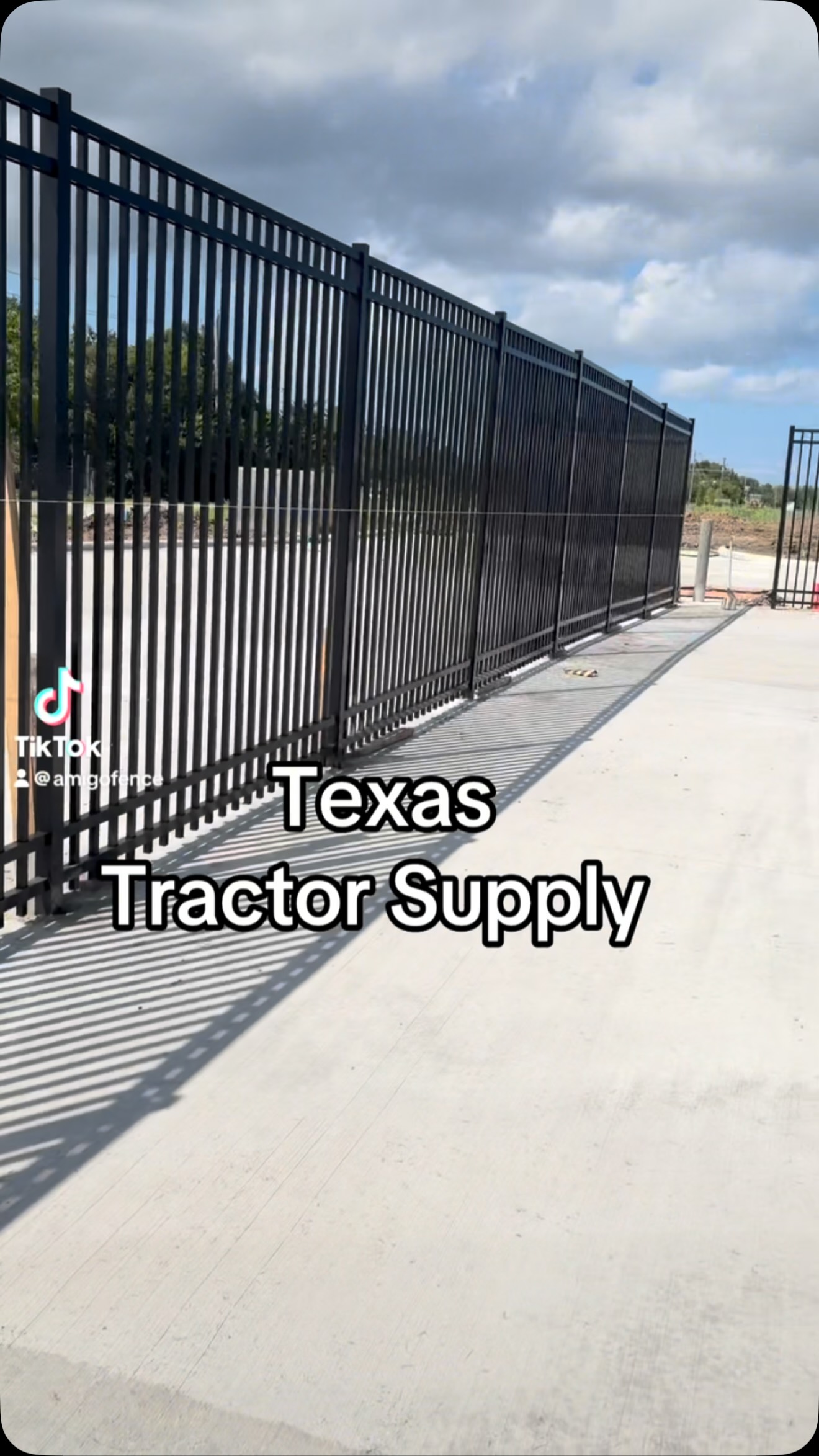Nationwide commercial fence installation contractor. Think an 8’ aluminum fence costs the same everywhere? Think again.
An 8’ commercial aluminum fence with all posts core-drilled isn’t a one-price-fits-all project. #CommercialFencing #AluminumFence #CoreDrill #FenceContractor #amigofenceandstain 🌵