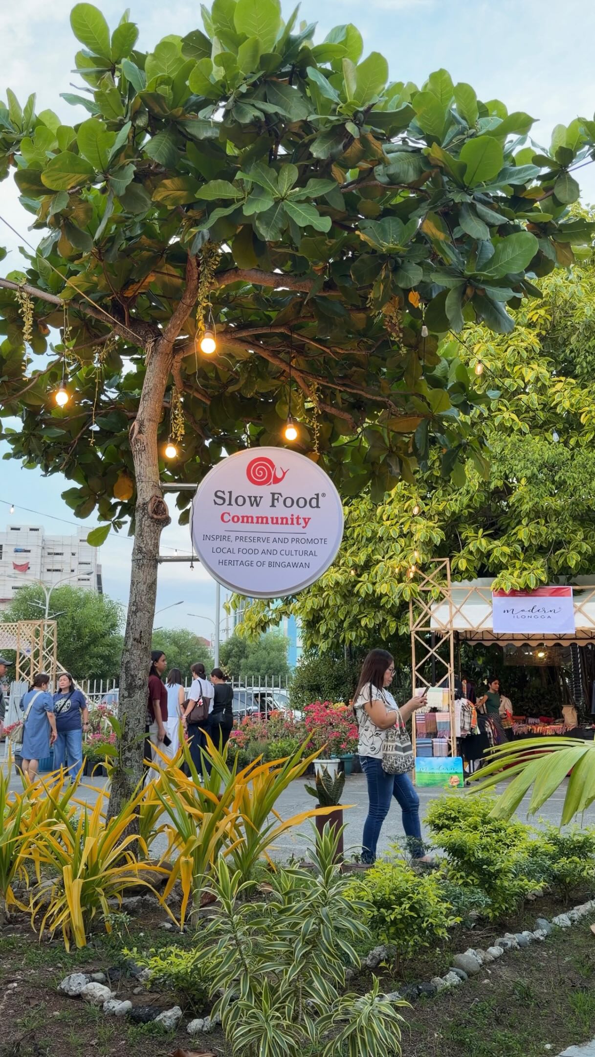 Last day today at @slowfoodiloilo’s Earth Market 🌱 See you there 💚
📍 Boardwalk Esplanade
🕰️ 10am to 9pm