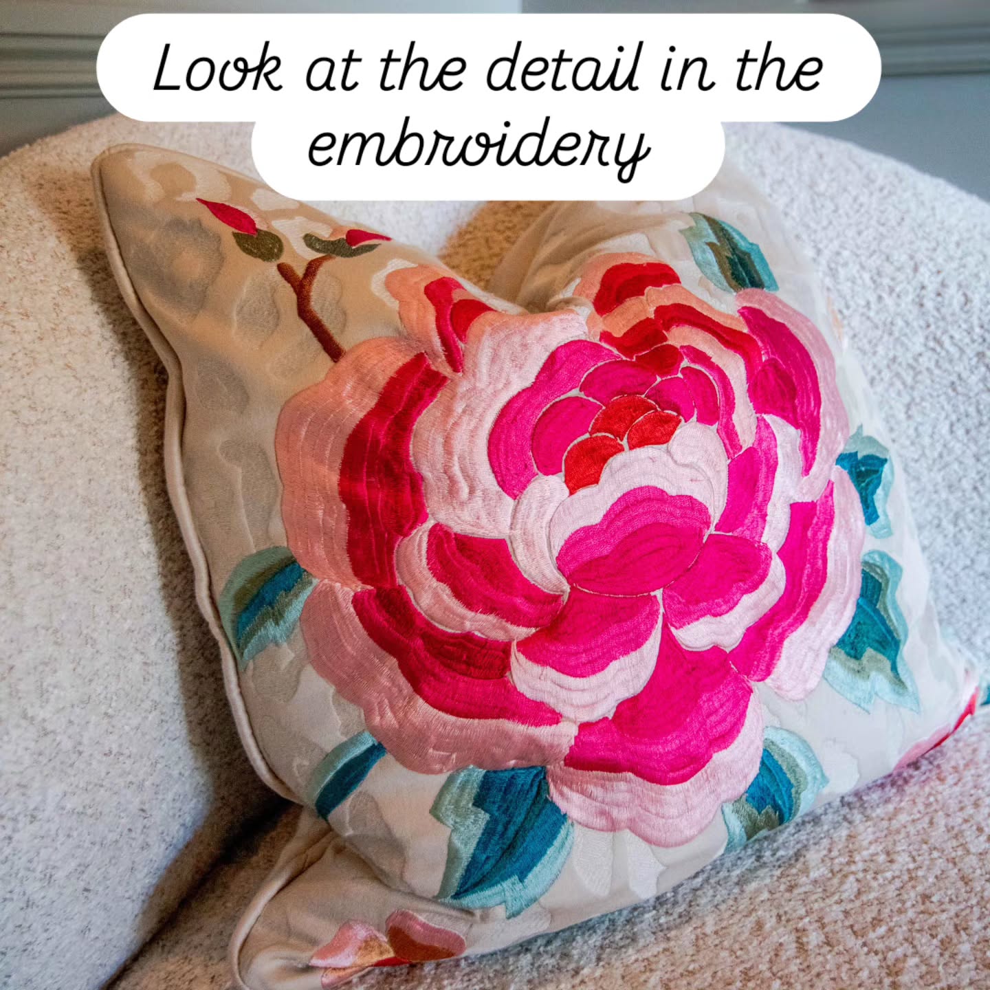 This cushion is perfection. Hand stitched using the romo panel of fabric. Look at the background a subtle leopard print in taupe. Wow.
#keeinteriors
#lornaloves
#IrishInteriorDesign
@romo_fabrics
@shorestudiosskerries