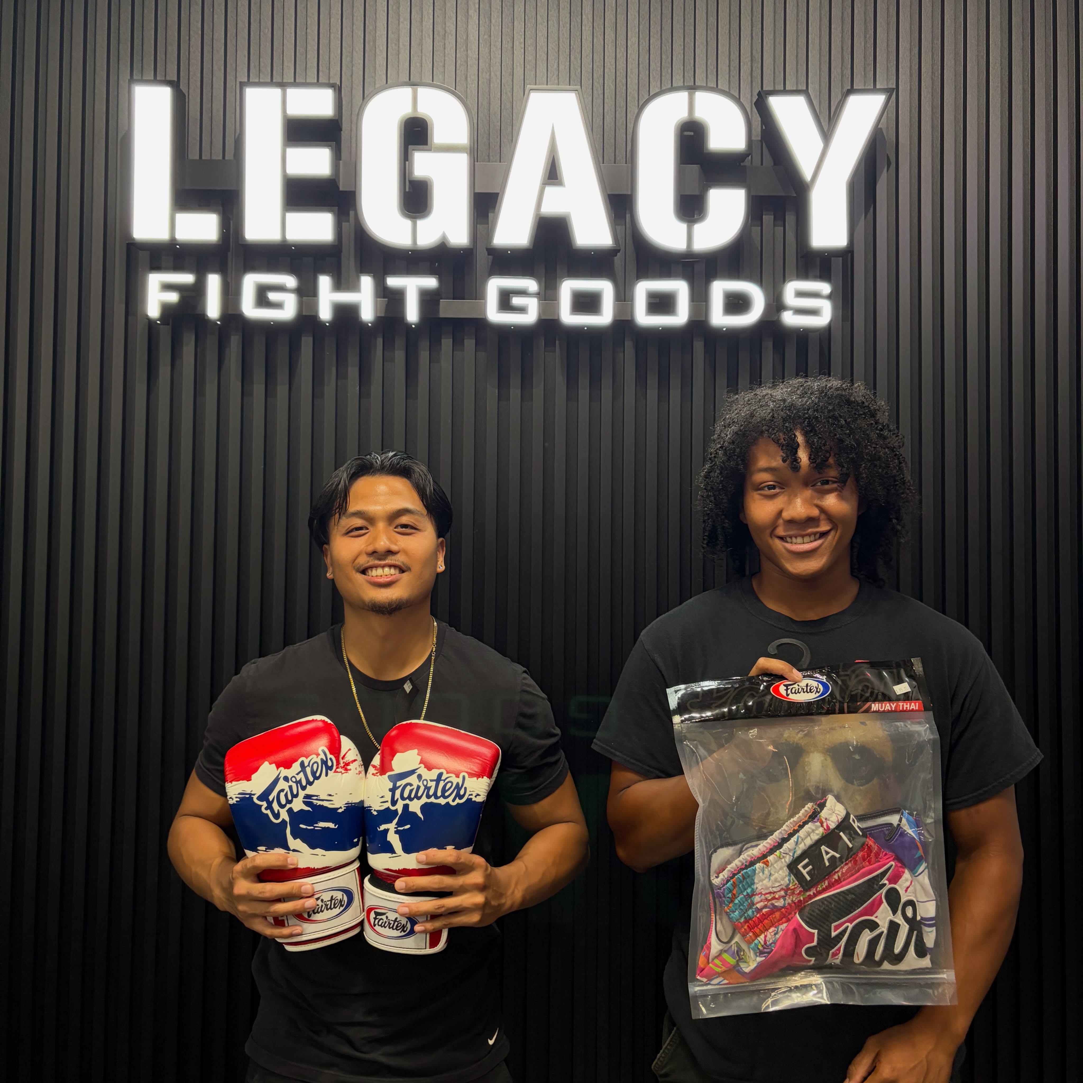 Thank you @marky.b0ii for coming in to shop with us. Train hard with your new @fairtex gear guys!
#teamLEGACY #whatsyourlegacy #fairtex