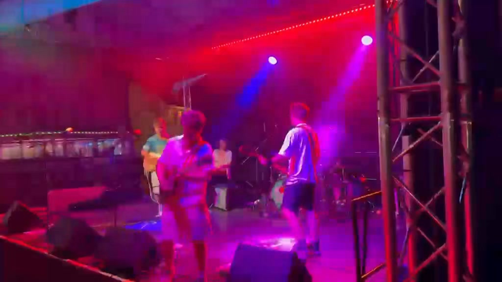 We promised a show… but it was YOU that delivered! Thank you all SO much for making something so long in the making SO special!
We love you all! Same time next year..? 🫣
#dealkent #livemusic #indieband #kentmusic