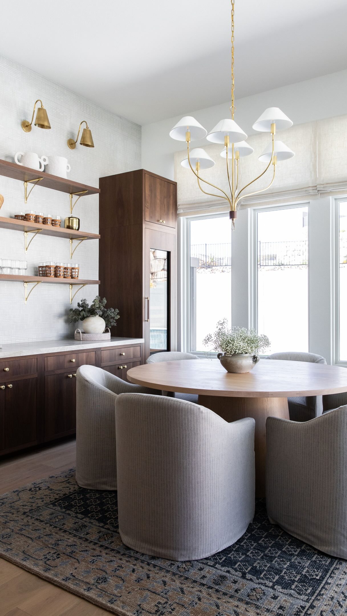 This living and dining space was designed to flow effortlessly, with furnishings, textures, and finishes that complement one another while giving each space its own personality.
Design @houseoffourdesign General Contractor @vegasremodelsllc
#InteriorDesigner #InteriorStyling #Houseoffourdesign #HomeDesign #CohesiveInteriors