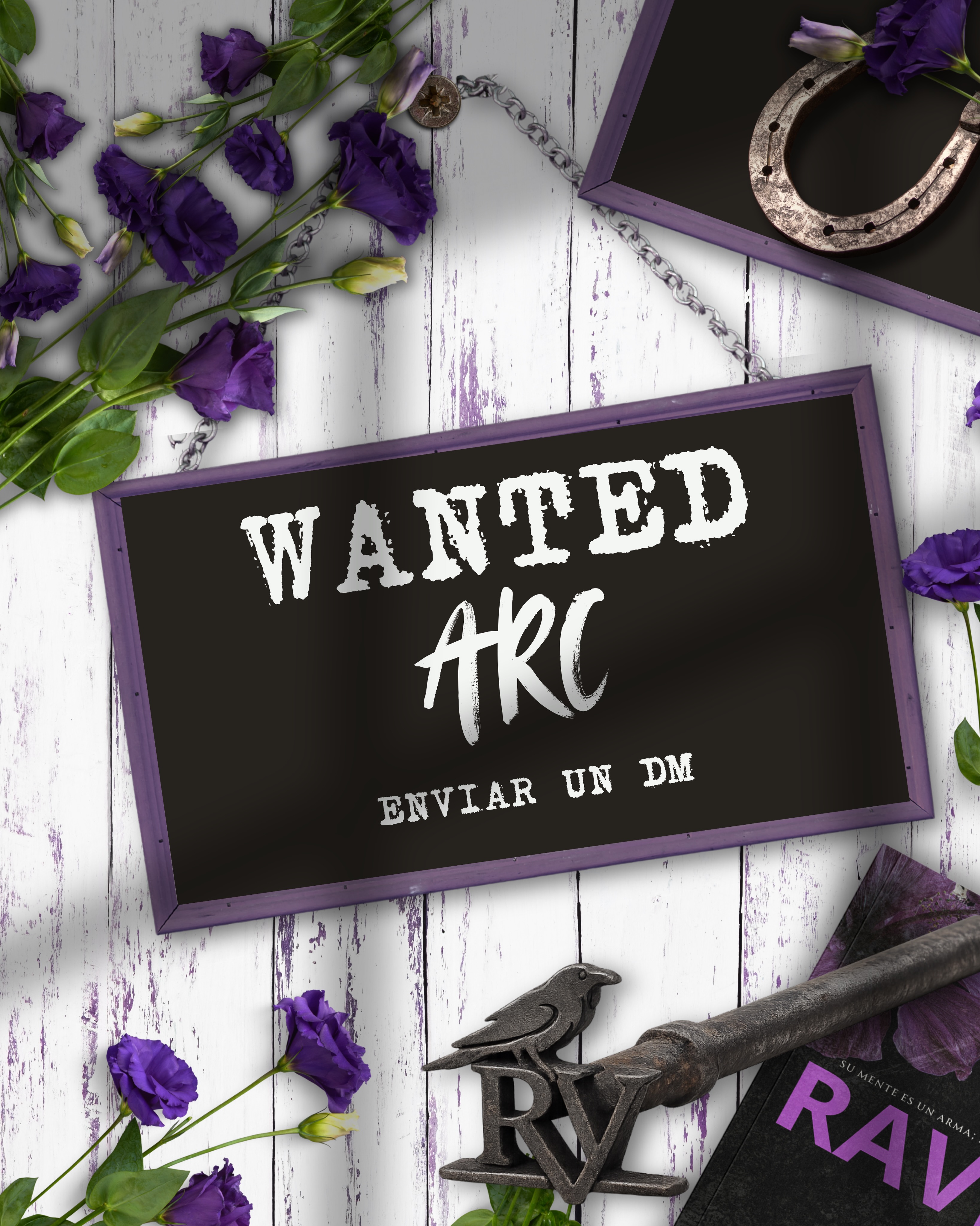 🐦⬛ 𝐑𝐀𝐕𝐄𝐍 se publica el 28 de septiembre. Así que estaré tomando la lista de las colaboraciones 🌂
Solo tienes que enviarme un dm 🎲
.
.
𝐋𝐢𝐛𝐫𝐨 𝟑 • 𝐂𝐨́𝐝𝐢𝐠𝐨 𝐍𝐞𝐠𝐫𝐨
https://relinks.me/B0H9P32NRL
Un Dark Cowboy Romance.
Se suponía que estas serían mis vacaciones.
Unas semanas lejos de las misiones de sangre de Código Negro. Solo necesitaba volver a Raven Valley, el rancho donde crecí, respirar aire limpio y recordar quién era antes de convertirme en el hombre que todos temen.
Pero el destino tenía otros planes. Porque los problemas, a veces, tienen nombre y apellido.
Maeve Kavanagh.
Heredera de la mafia irlandesa. La mujer que apareció inconsciente en mi propiedad con demasiados enemigos pisándole los talones y demasiados secretos para dejarla marchar.
Debí echarla.
En lugar de eso, la marqué como ganado. Porque en Raven Valley existe una sola regla: todo lo que cruza mis tierras me pertenece.
Incluso ella.
Y mientras el deseo se mezcla con la guerra y con consumirlo todo, descubriré que hay una diferencia entre proteger a una mujer… y hacer cualquier cosa para impedir que escape de mí.
────── 🐦⬛ ──────
𝐓𝐑𝐎𝐏𝐎𝐒
• 𝐀𝐠𝐞 𝐆𝐚𝐩
• 𝐂𝐨𝐰𝐛𝐨𝐲 𝐃𝐚𝐫𝐤 𝐑𝐨𝐦𝐚𝐧𝐜𝐞
• 𝐏𝐚𝐝𝐫𝐞 𝐬𝐨𝐥𝐭𝐞𝐫𝐨
• 𝐕𝐢𝐮𝐝𝐨
• 𝐂𝐚𝐮𝐭𝐢𝐯𝐞𝐫𝐢𝐨
• 𝐓𝐨𝐫𝐭𝐮𝐫𝐚
• 𝐅𝐨𝐮𝐧𝐝 𝐅𝐚𝐦𝐢𝐥𝐲
• 𝐄𝐧𝐞𝐦𝐢𝐞𝐬 𝐭𝐨 𝐋𝐨𝐯𝐞𝐫𝐬
• 𝐆𝐫𝐮𝐦𝐩𝐲 × 𝐑𝐞𝐛𝐞𝐥
• 𝐌𝐚𝐟𝐢𝐚 𝐫𝐢𝐯𝐚𝐥
• 𝐒𝐨𝐜𝐢𝐞𝐝𝐚𝐝 𝐬𝐞𝐜𝐫𝐞𝐭𝐚
• 𝐀𝐧𝐭𝐢𝐡𝐞́𝐫𝐨𝐞 𝐝𝐨𝐦𝐢𝐧𝐚𝐧𝐭𝐞
• 𝐇𝐞𝐫𝐨𝐢́𝐧𝐚 𝐫𝐨𝐭𝐚, 𝐩𝐞𝐫𝐨 𝐟𝐮𝐞𝐫𝐭𝐞
• 𝐅𝐞𝐦𝐦𝐞 𝐅𝐚𝐭𝐚𝐥𝐞
• 𝐒𝐥𝐨𝐰 𝐁𝐮𝐫𝐧 𝐢𝐧𝐭𝐞𝐧𝐬𝐨
• 𝐂𝐞𝐥𝐨𝐬 𝐞𝐱𝐭𝐫𝐞𝐦𝐨𝐬
• 𝐒𝐞𝐠𝐮𝐧𝐝