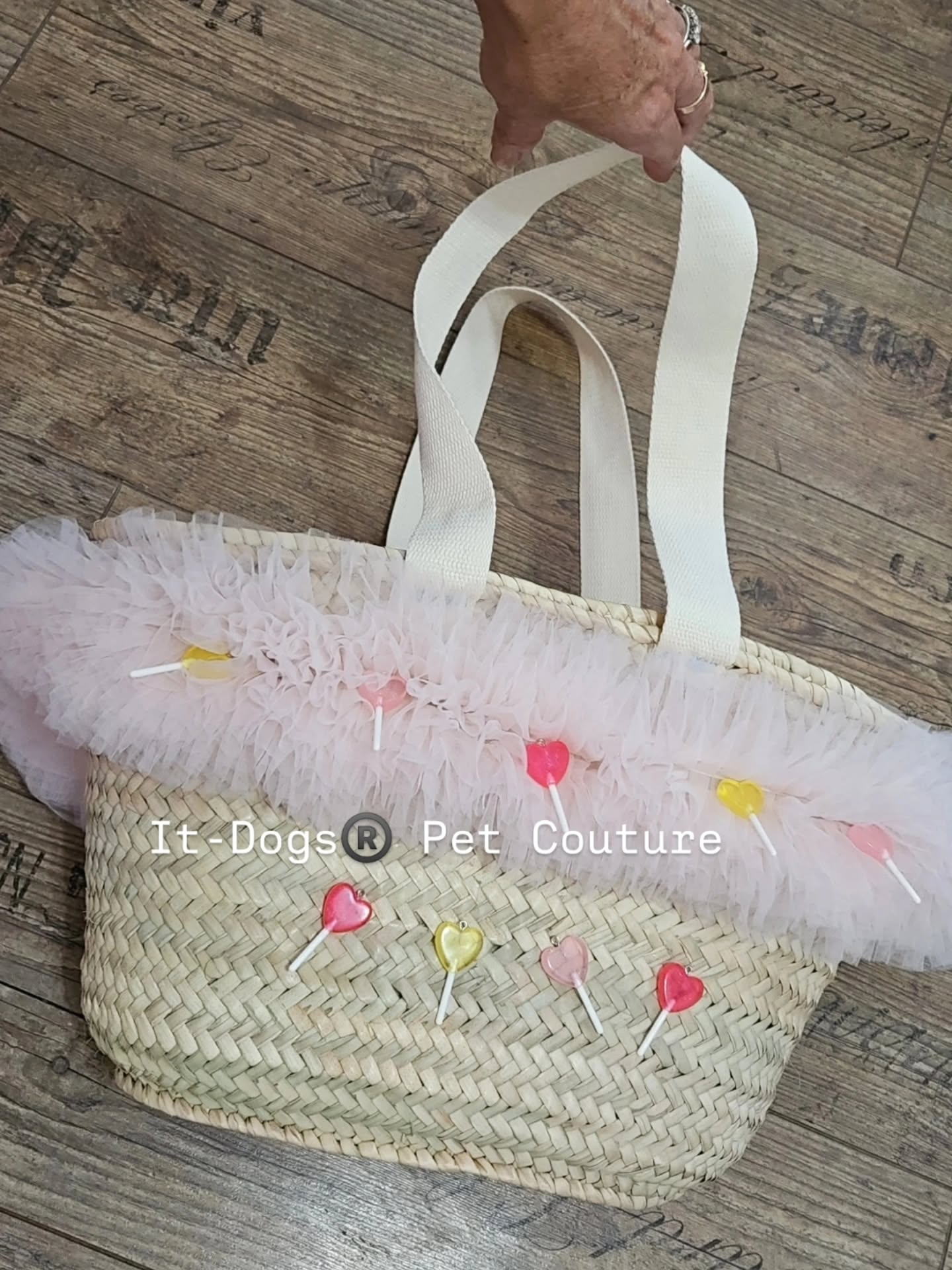🍭The lollipop candy bag 🍭
So fresh so cool!
100% straw lined in cotton with cute decorations
Link in bio to shop!
❤️🇮🇹
#itdogs #dogshop #petshop #petstore #onlineshopping