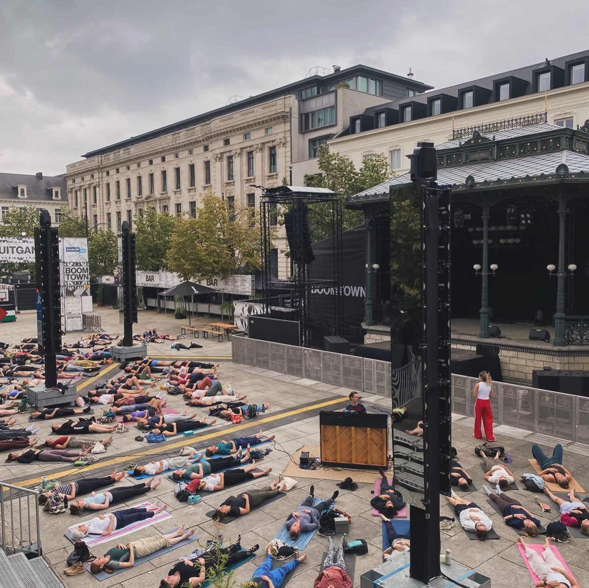 GF 2026 ~ Meer dan een beweging, eerder een symbiose van yoga - muziek en zóveel dansen terwijl de stad 10 dagen wordt overgenomen door de mens in al zijn facetten🫶❤️🧘♀️
Merci aan @boomtowngent en iedereen van klein tot oud dat mee kwam genieten van een beetje welzijn! Volgend jaar graag opnieuw 👯♀️
