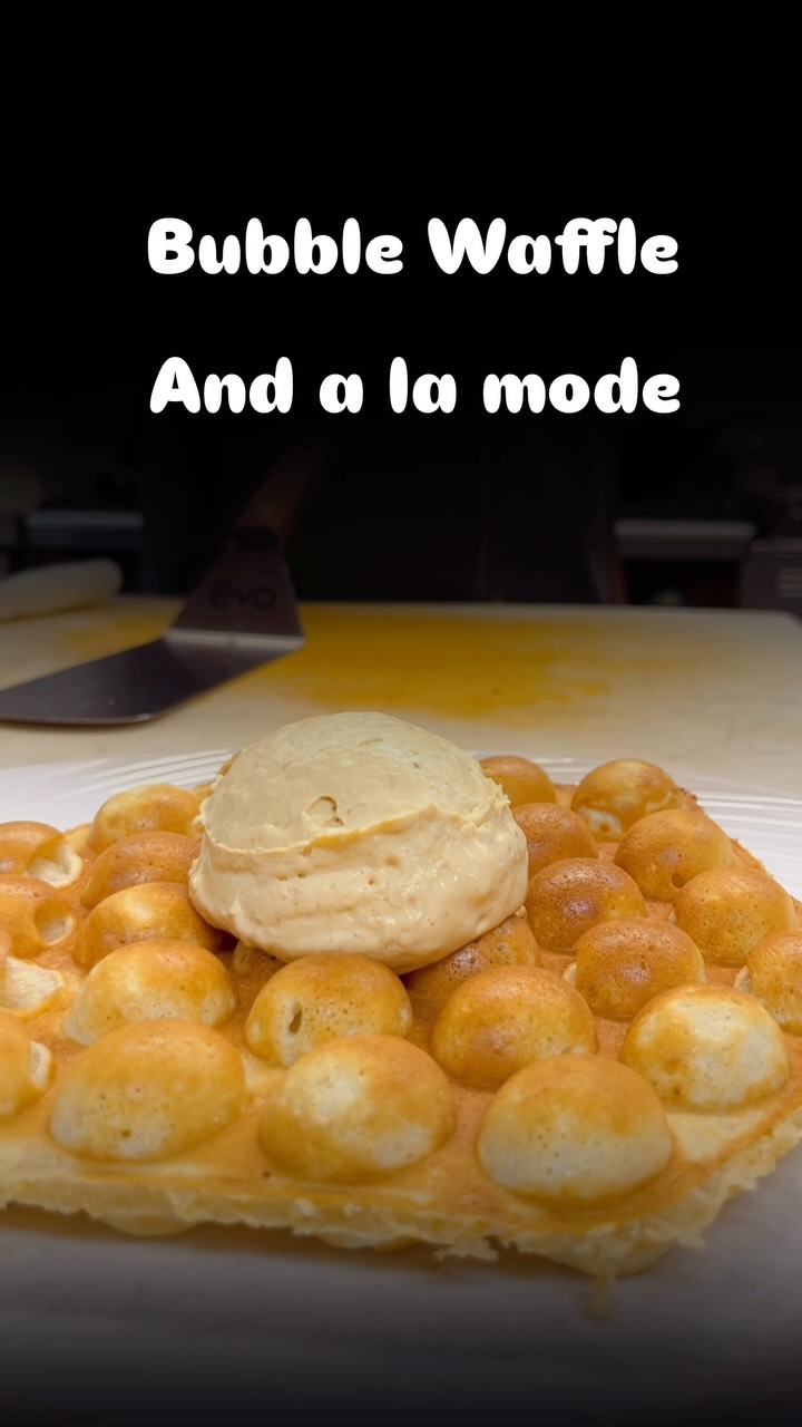 Bubble waffle in the making, and how about a la mode?
.
.
.
#sixtytwomarcket #sixtytwomarcketwailuku #mauinokaoi #bubblewaffle #mauifoodie