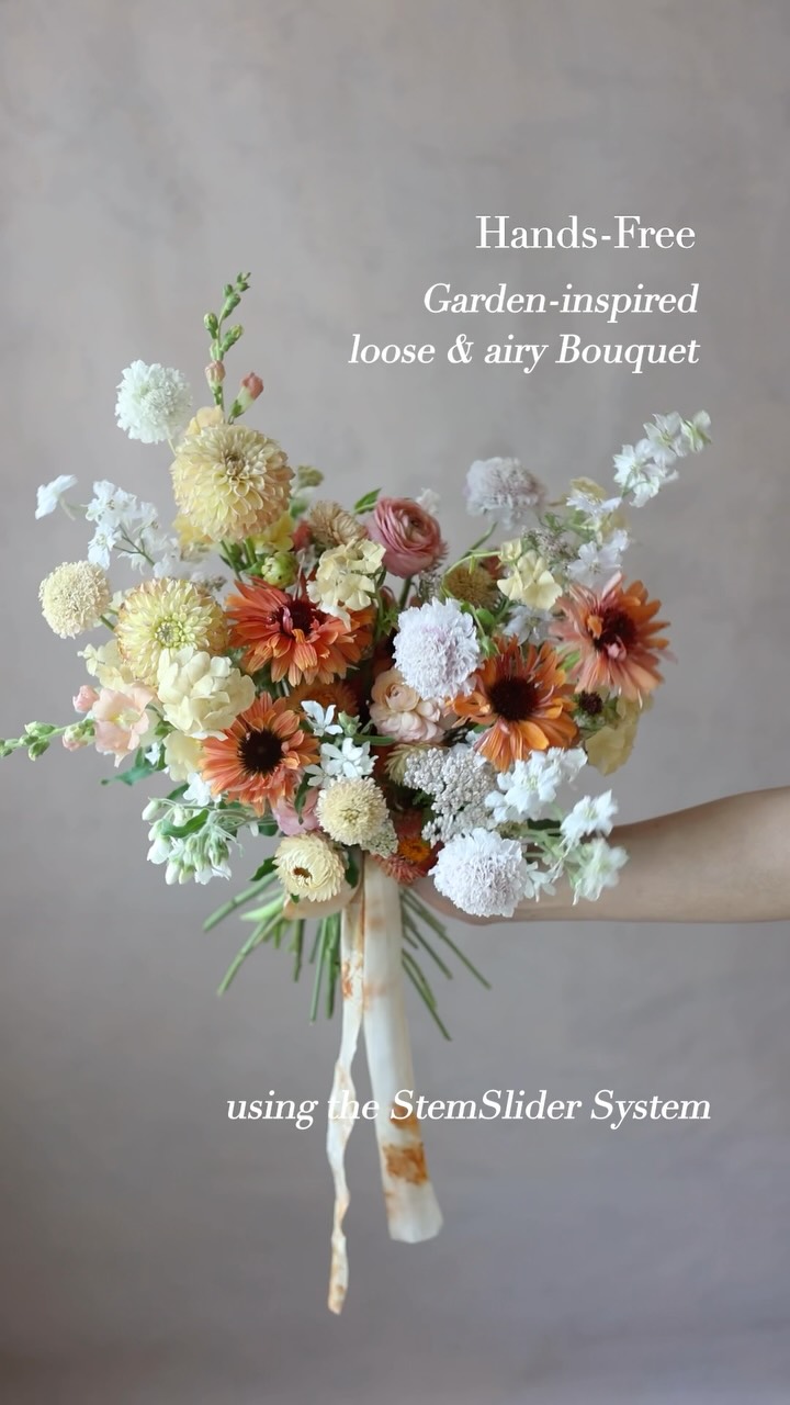 Hands-Free loose & airy garden-style bouquet 💐
When I make bouquets, I like to start with the main and secondary flowers, placing them where I want them to be first. Then I add filler flowers to help support and secure their positions. After that, I add accent flowers and line flowers, checking the overall balance as I go.
Some designers prefer to start with fillers or line flowers instead, and I also change the order depending on the style and shape I’m creating. 😊 I just wish I had more dahlias this time, so I substituted a few with ranunculus instead.
Flower Materials
- Dahlia
- Echinacea
- Tweedia
- Ranunculus
- Phlox
- Strawflower
- Scabiosa
- Achillea
- Larkspur
- Snapdragon
Flower Tool:
StemSlider Bouquet System (Gold with Clear Frogs)
.
.
.
.
#stemslider #stemsliderbouquet #handsfreebouquet #weddingbouquets #weddingbouquet