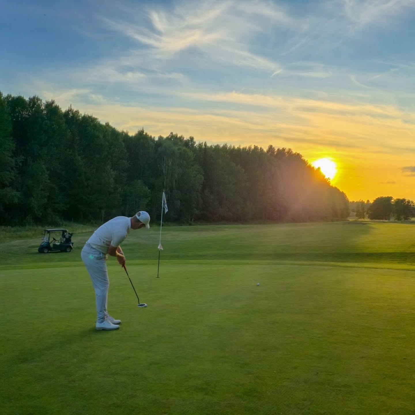 BLI BÄST PÅ ATT PUTTA! Den 23 augusti kör vi TEMAKURS med puttning på schemat. Med fokus på bollstart, längdkontroll och greenläsning så får du en komplett förståelse till hur du förbättrar din puttning.
Kl 10-14 inklusive lunch (ingår i priset)
1295kr
Anmälan sker på hemsidan under boka tid --> temakurser --> bli bäst på att putta